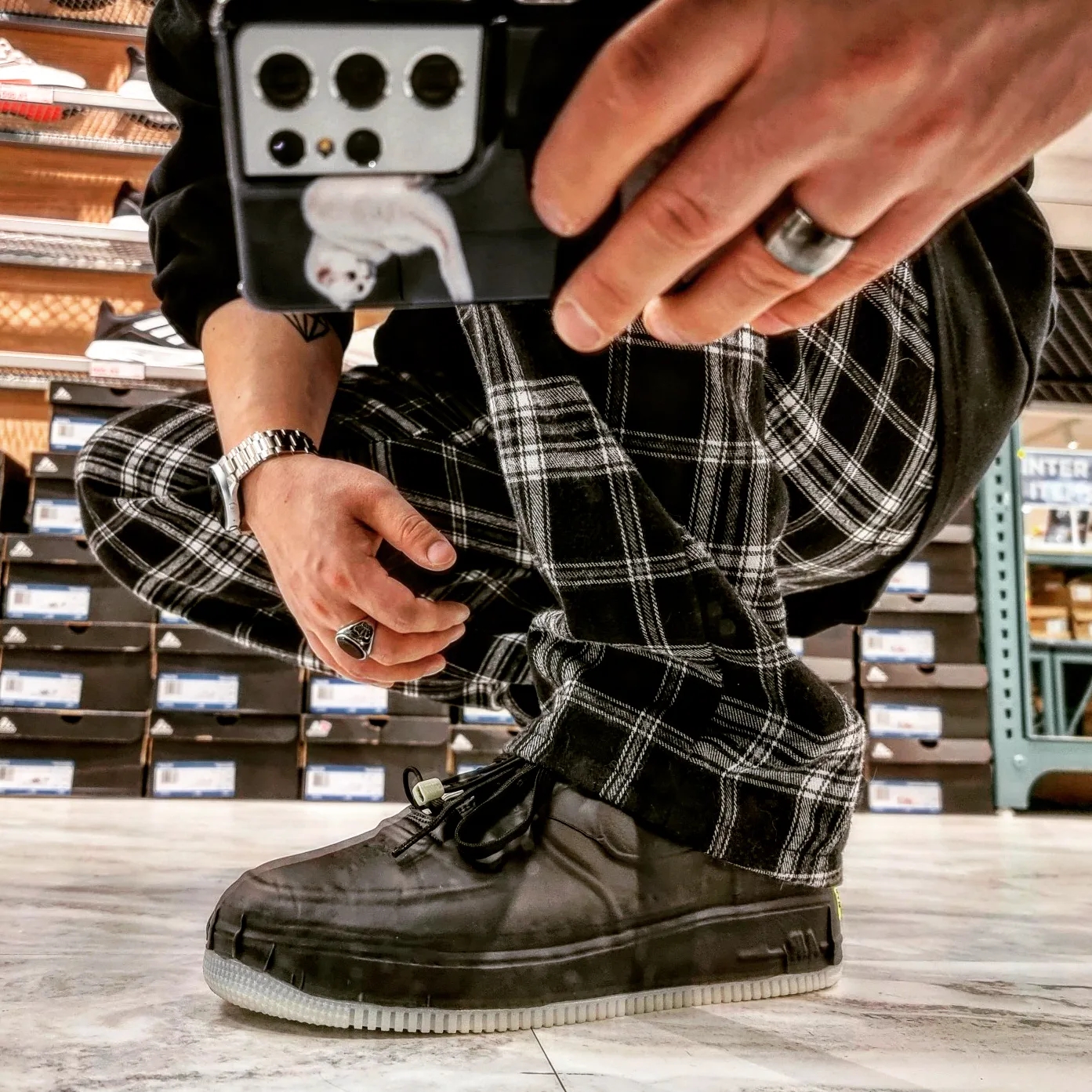 Nike Air Force 1 Low Experimental Black Olive Aura 착용 스타일 - 1