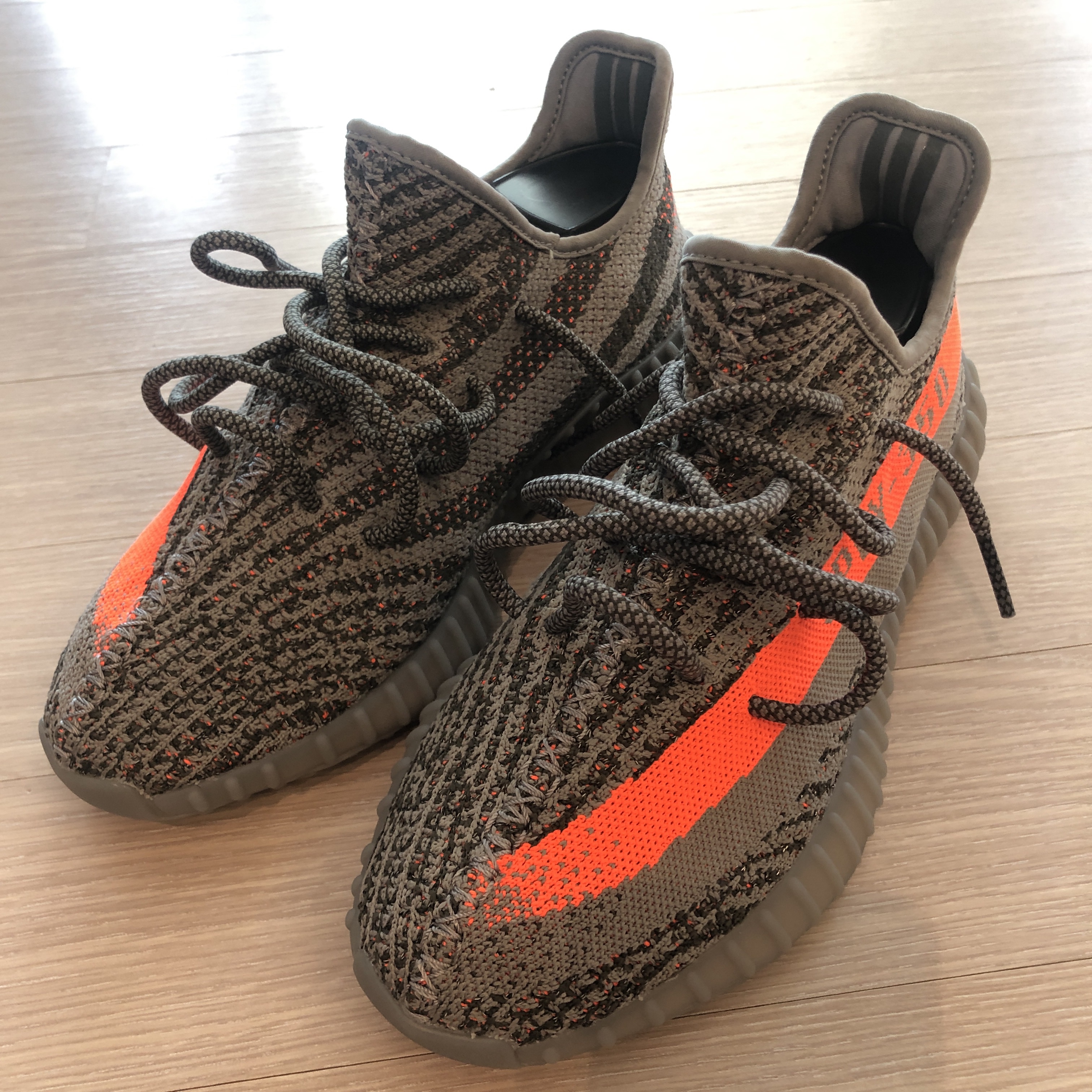 Adidas Yeezy Boost 350 V2 Beluga - Reflective 착용 스타일