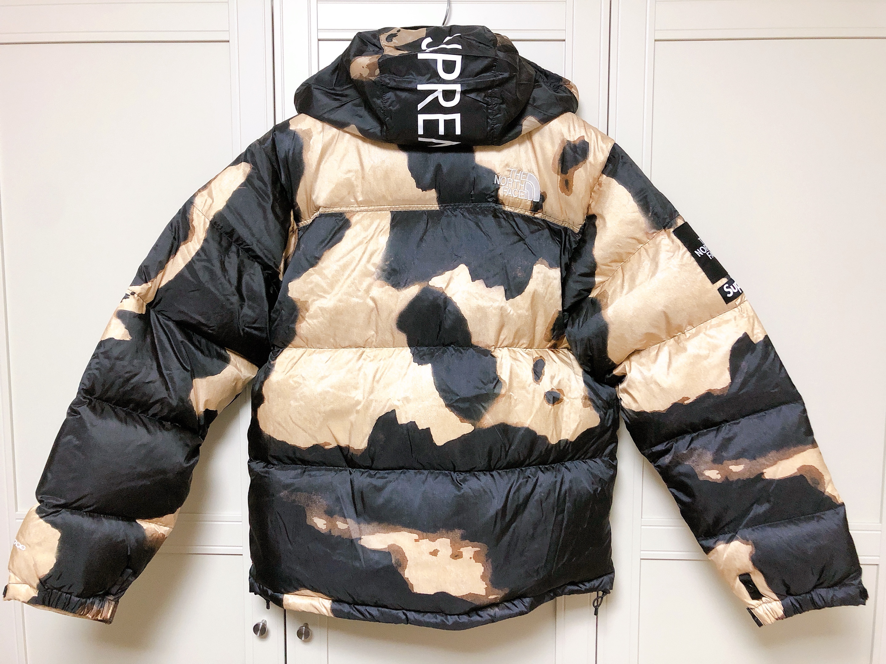 Supreme x The North Face Bleached Denim Print Nuptse Jacket Black - 21FW 착용 스타일 - 2