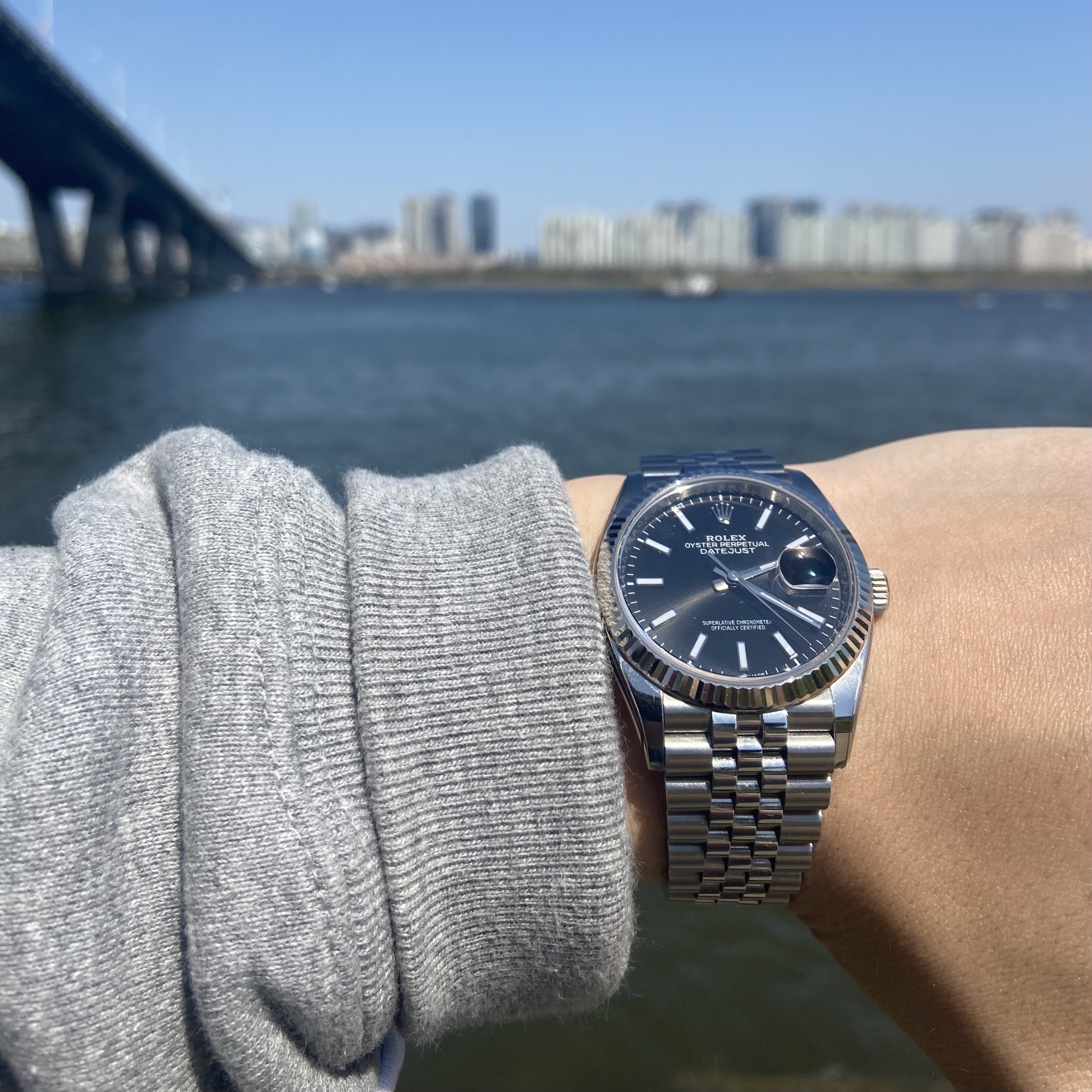 Rolex Datejust 36mm 126234 Bright Black Jubilee 착용 스타일