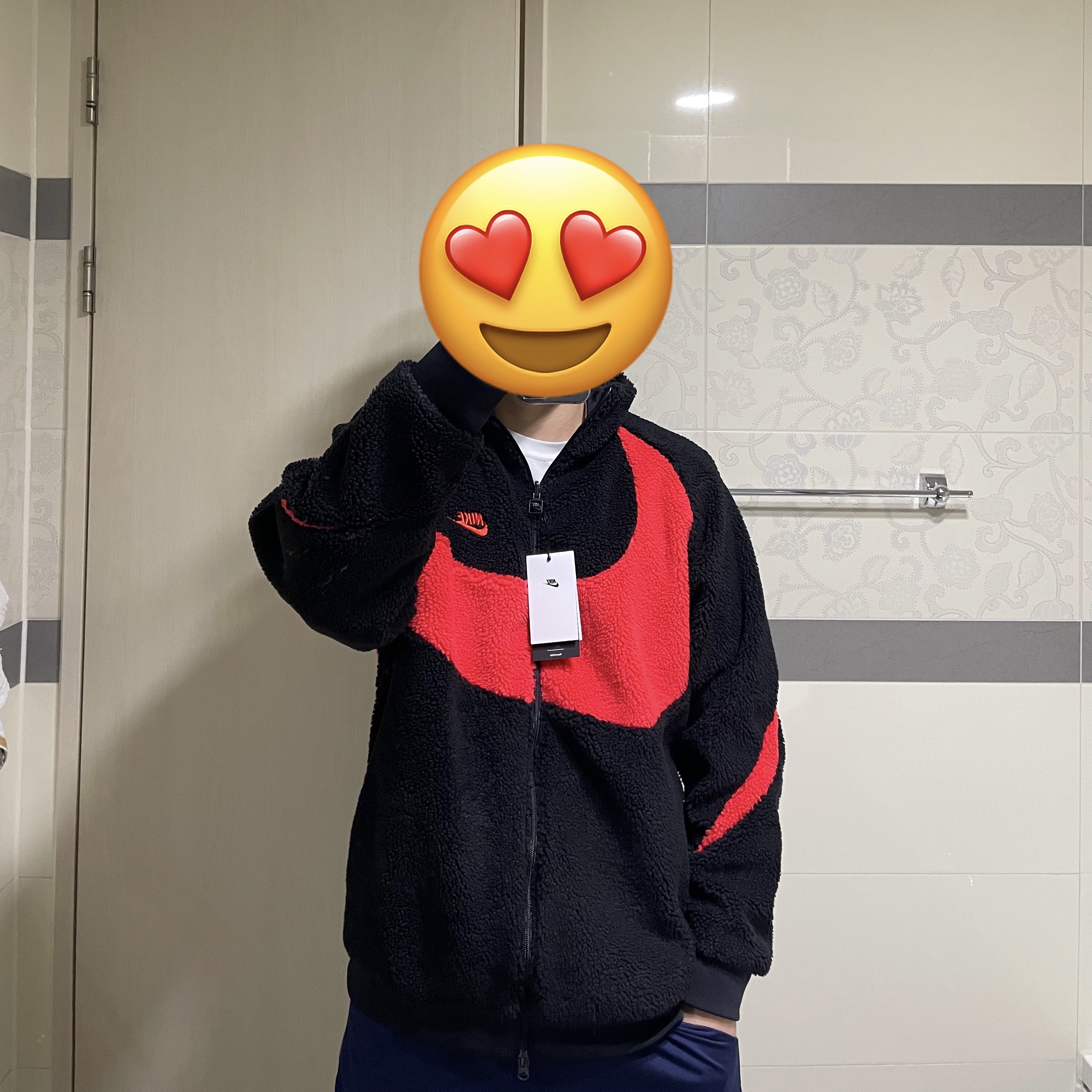 Nike Big Swoosh Full Zip Jacket Black Chili Red 착용 스타일