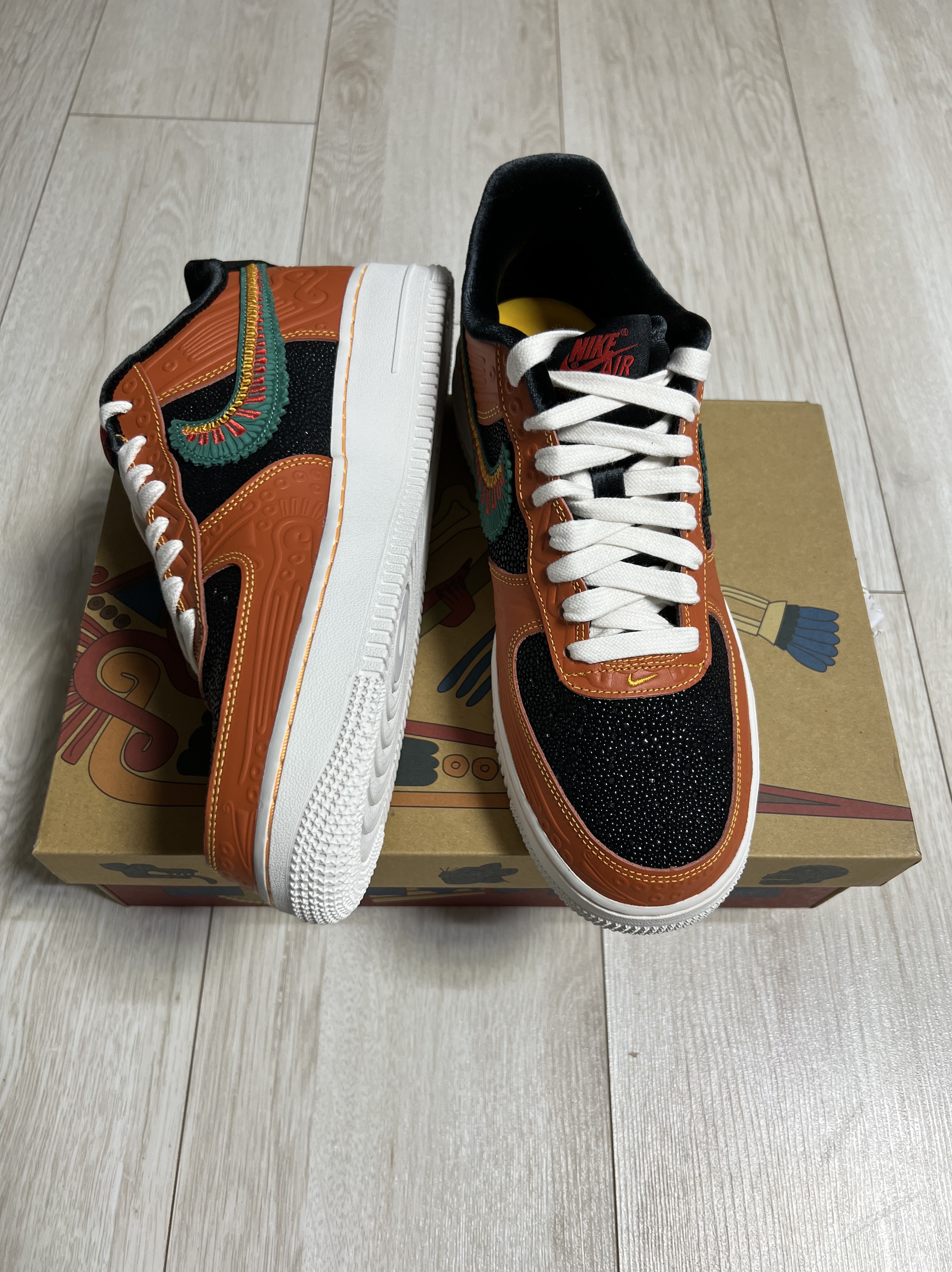 Nike Air Force 1 '07 LX Siempre Familia 착용 스타일 - 2