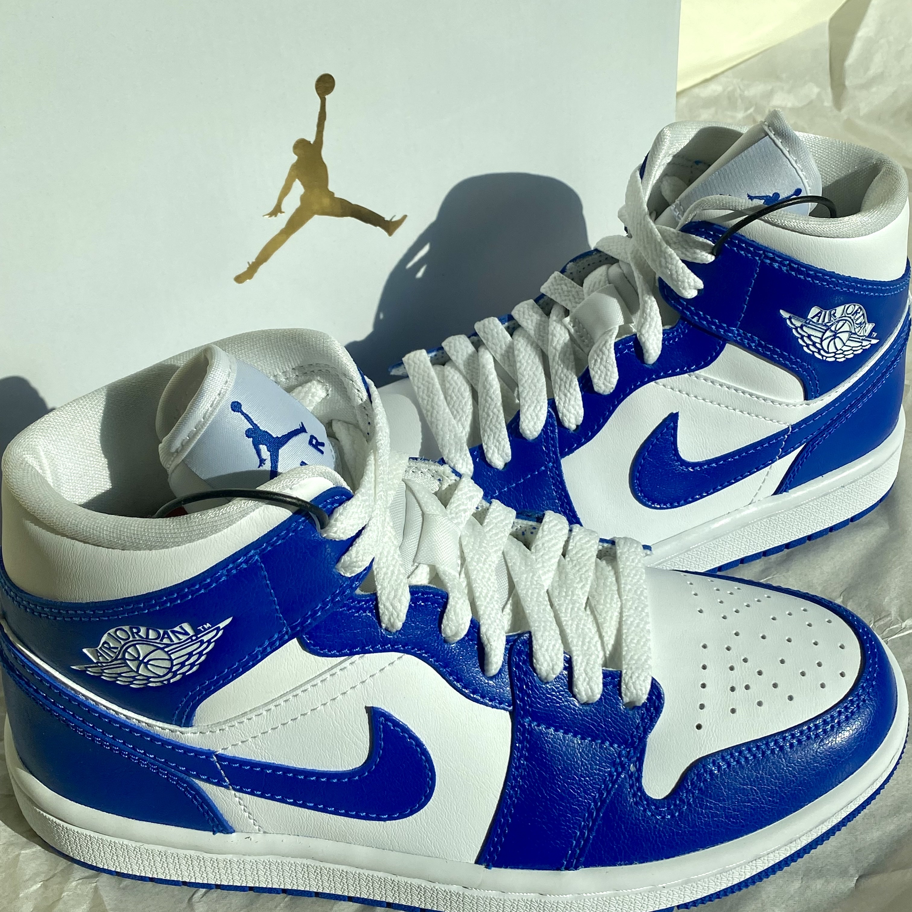 (W) Jordan 1 Mid White Hyper Royal 착용 스타일