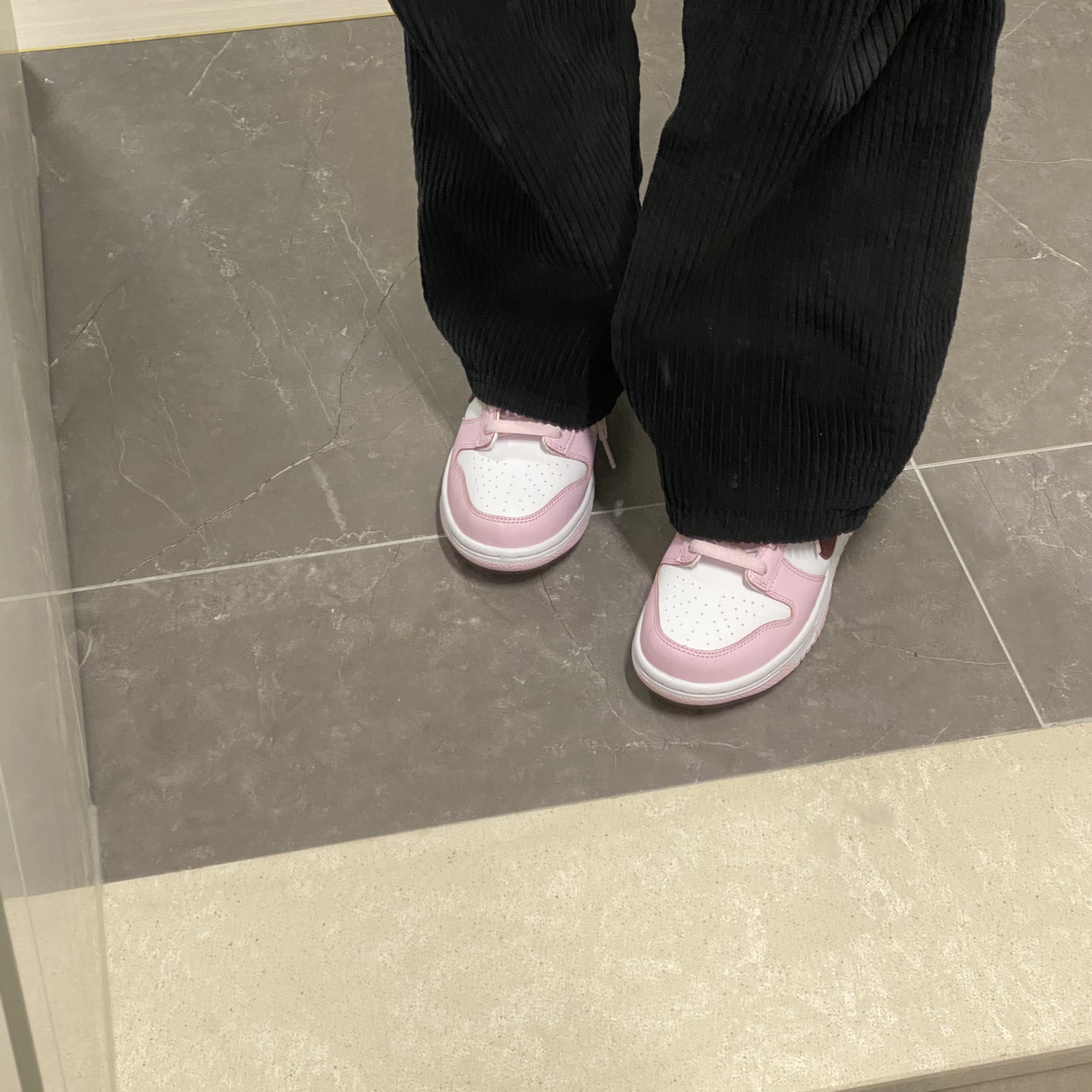 (GS) Nike Dunk Low Pink Foam 착용 스타일 - 2