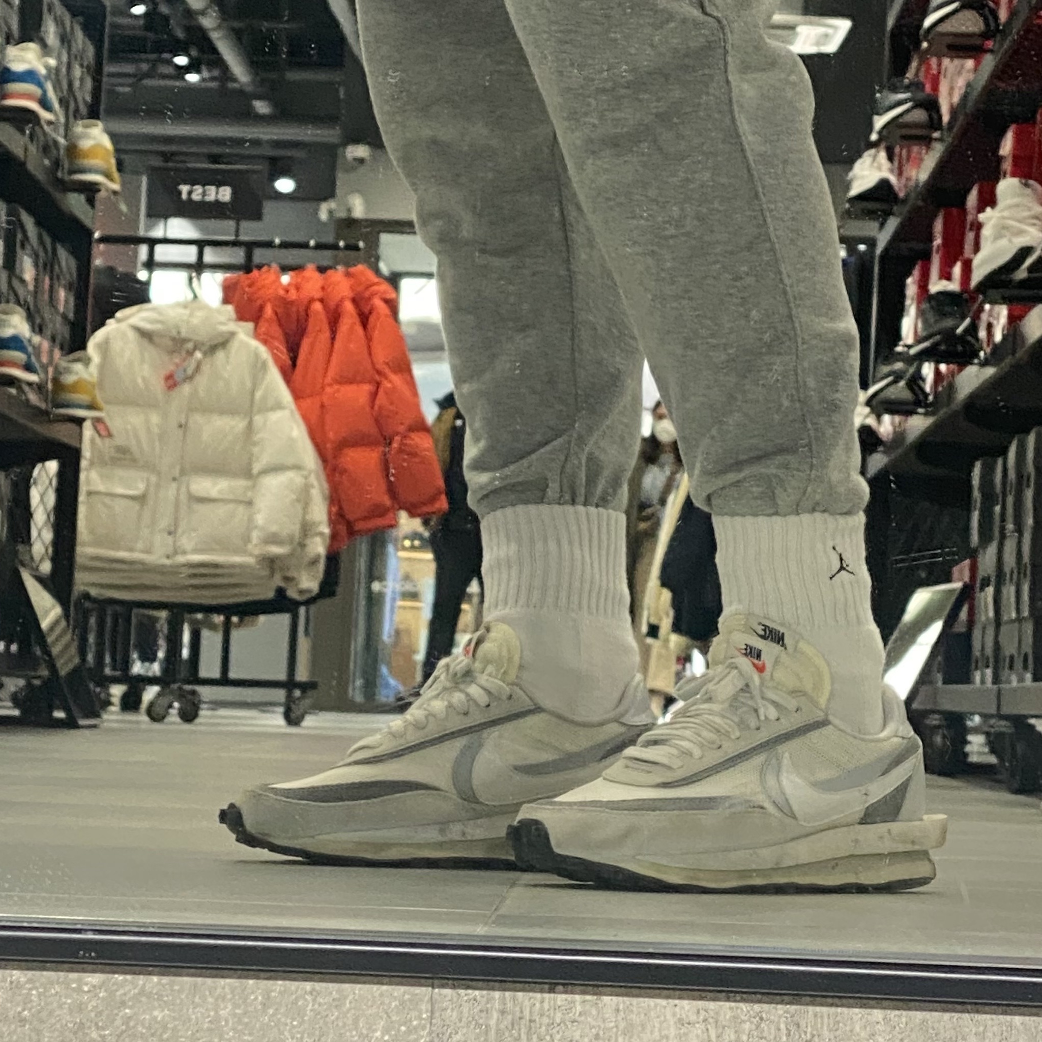 Nike x Sacai LDWaffle Summit White 착용 스타일