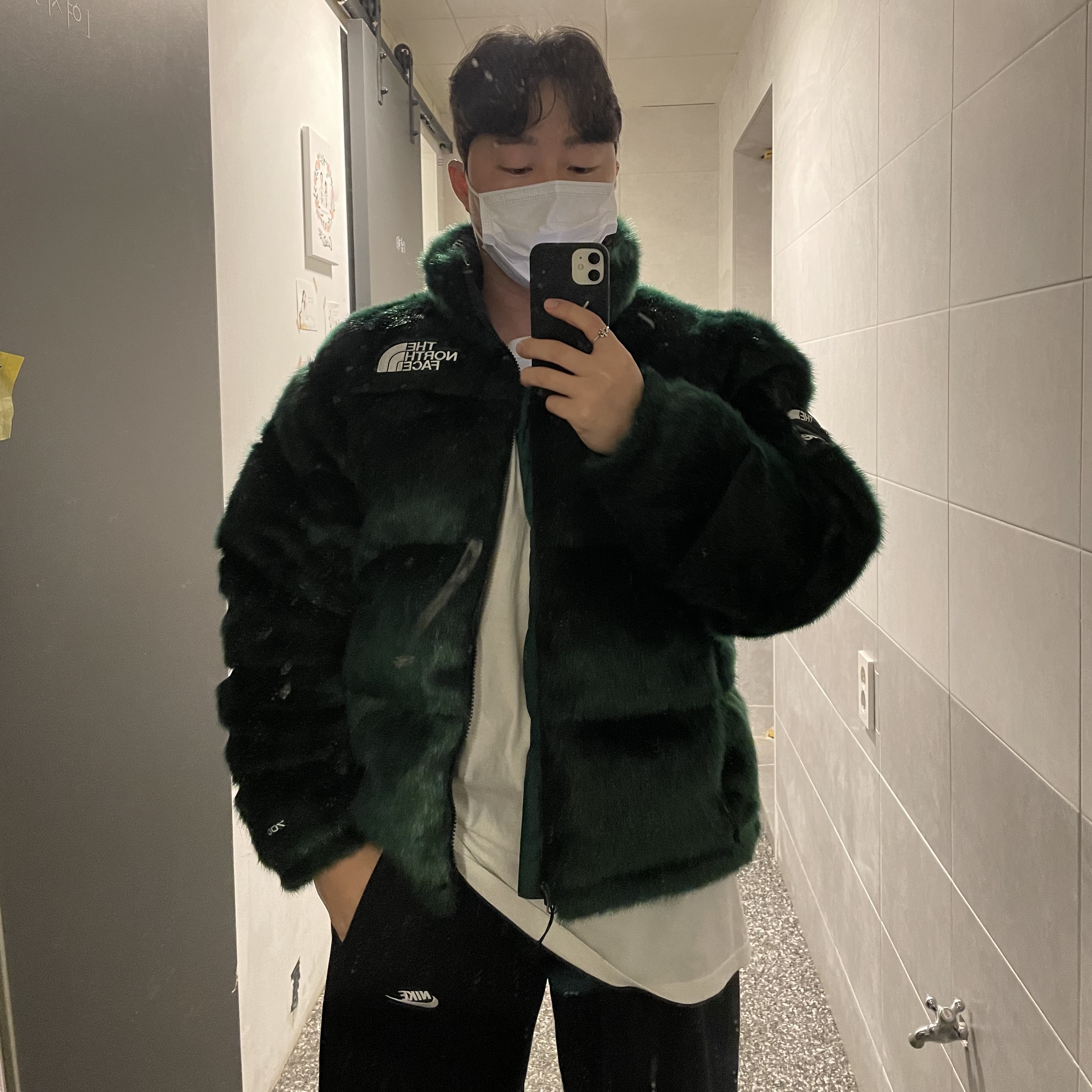 Supreme x The North Face Faux Fur Nuptse Jacket Green - 20FW 착용 스타일 - 1