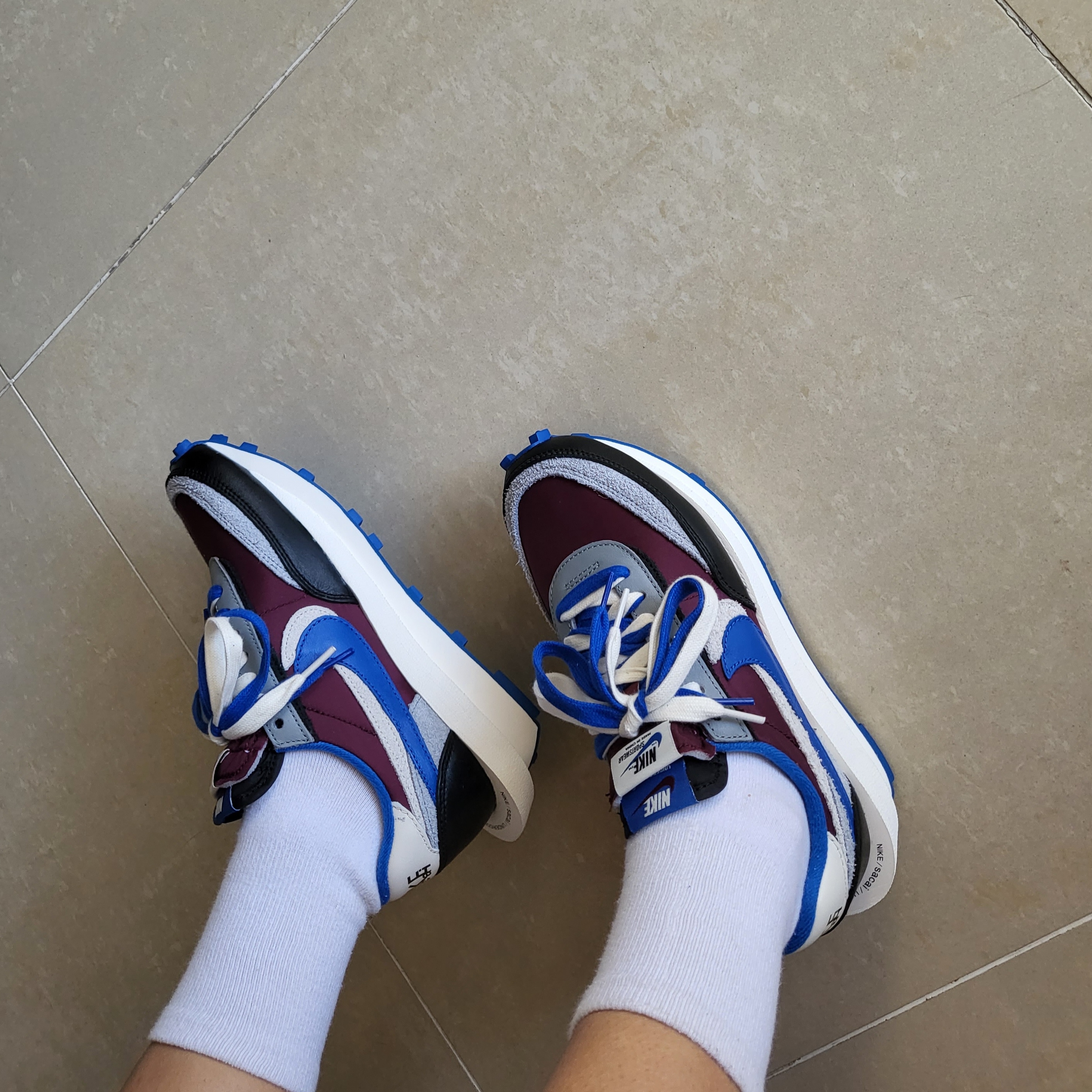Nike x Sacai x Undercover LDWaffle Night Maroon Team Royal 착용 스타일 - 1