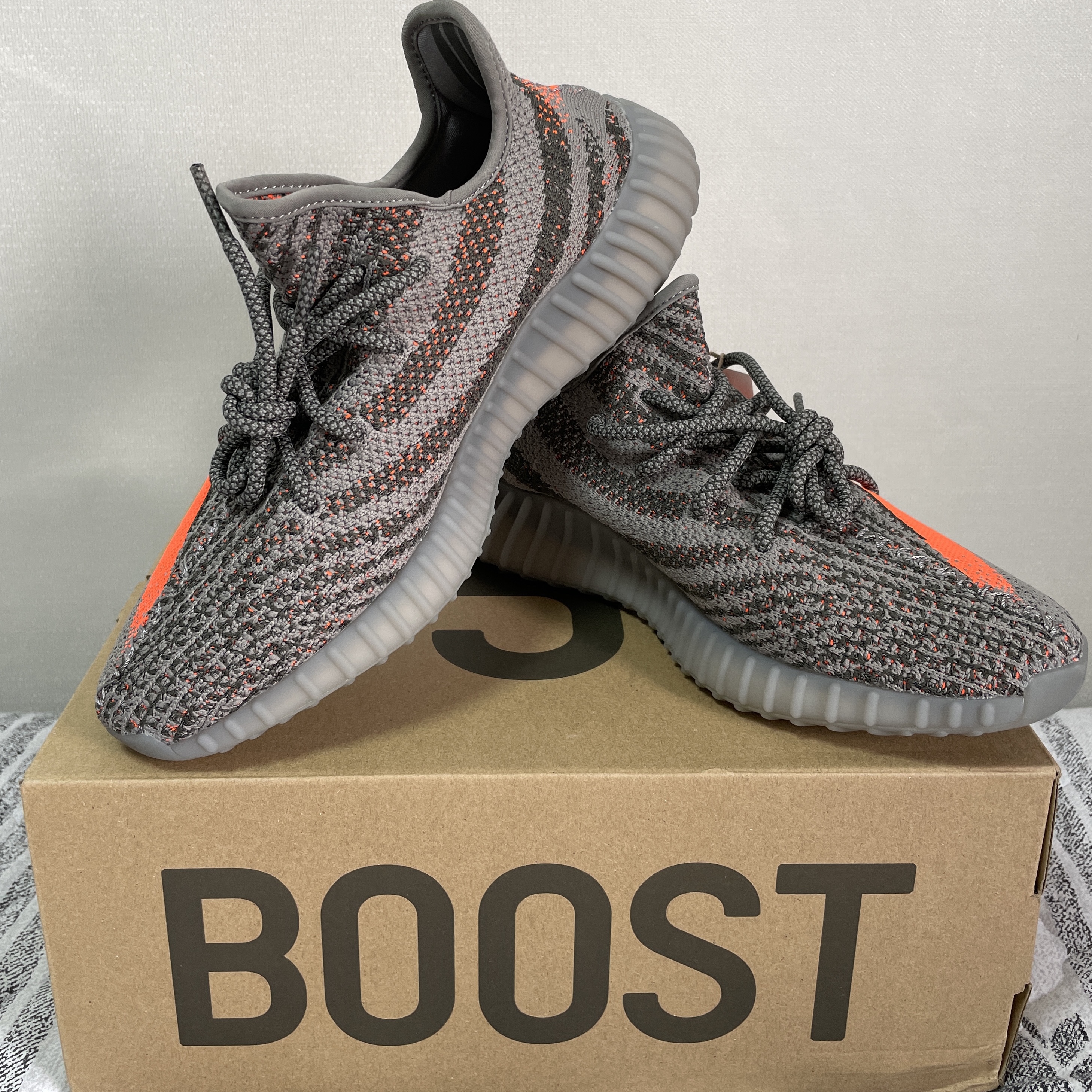 Adidas Yeezy Boost 350 V2 Beluga - Reflective 착용 스타일