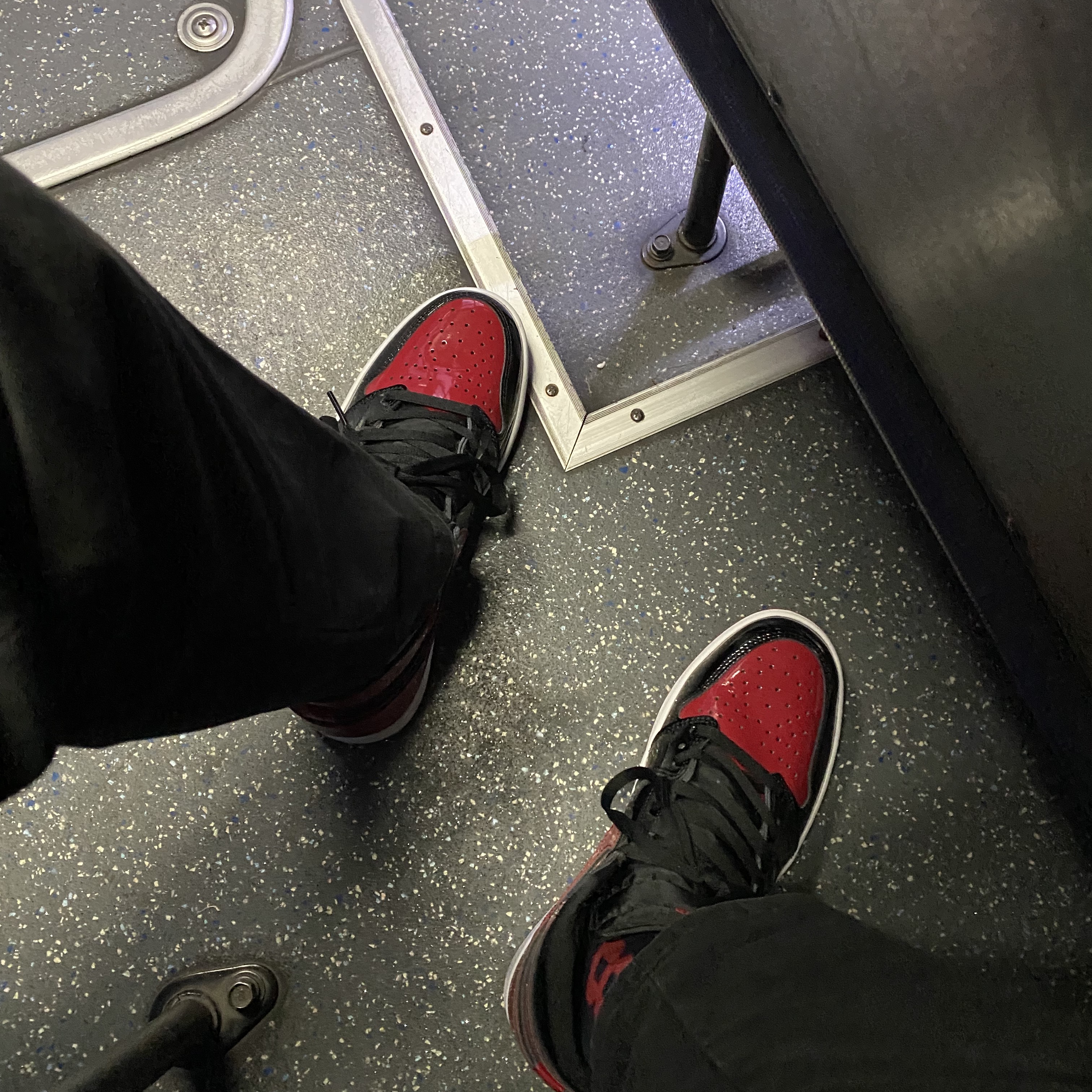 Jordan 1 Retro High OG Patent Bred 착용 스타일 - 2