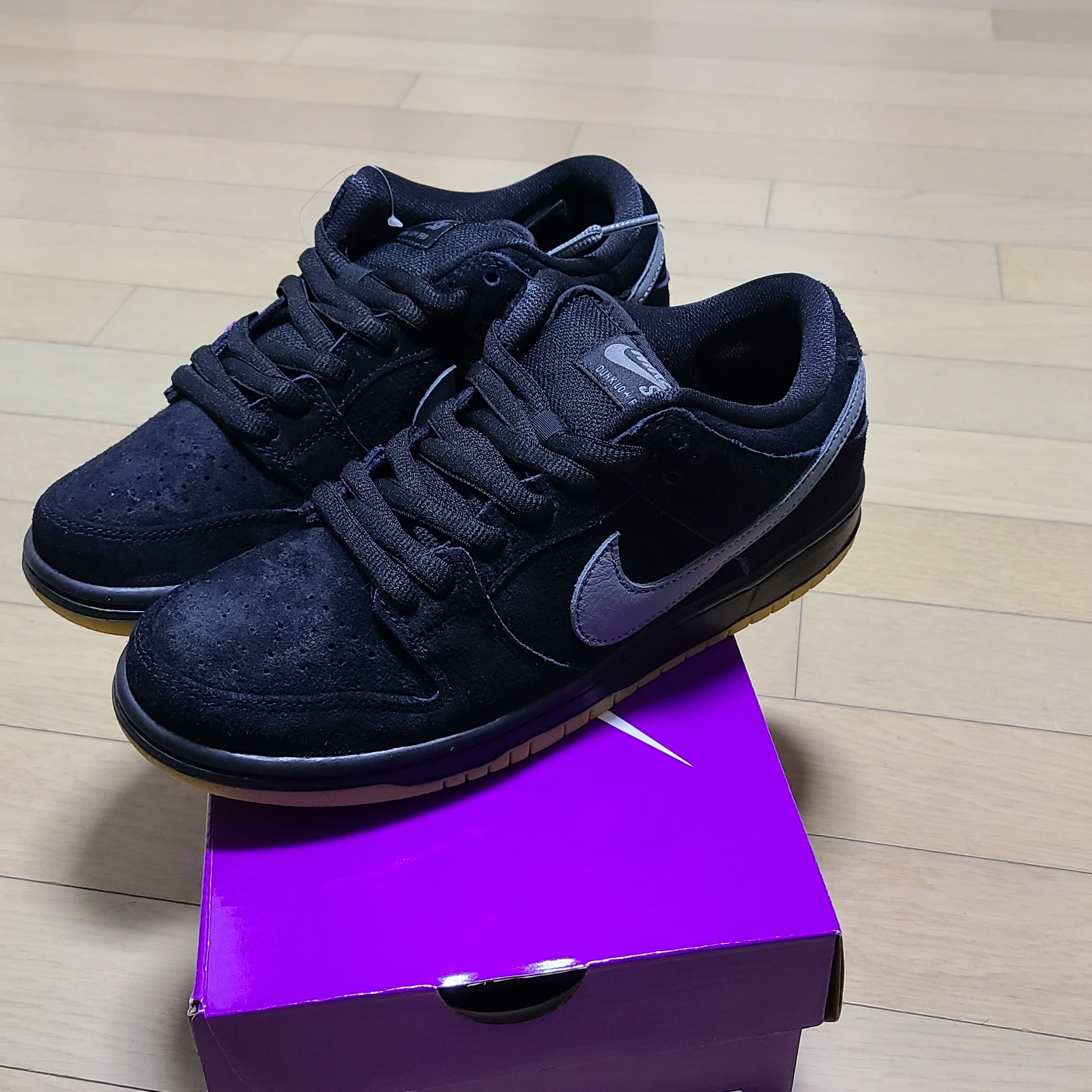 Nike SB Dunk Low Pro Black Cool Grey 착용 스타일 - 1