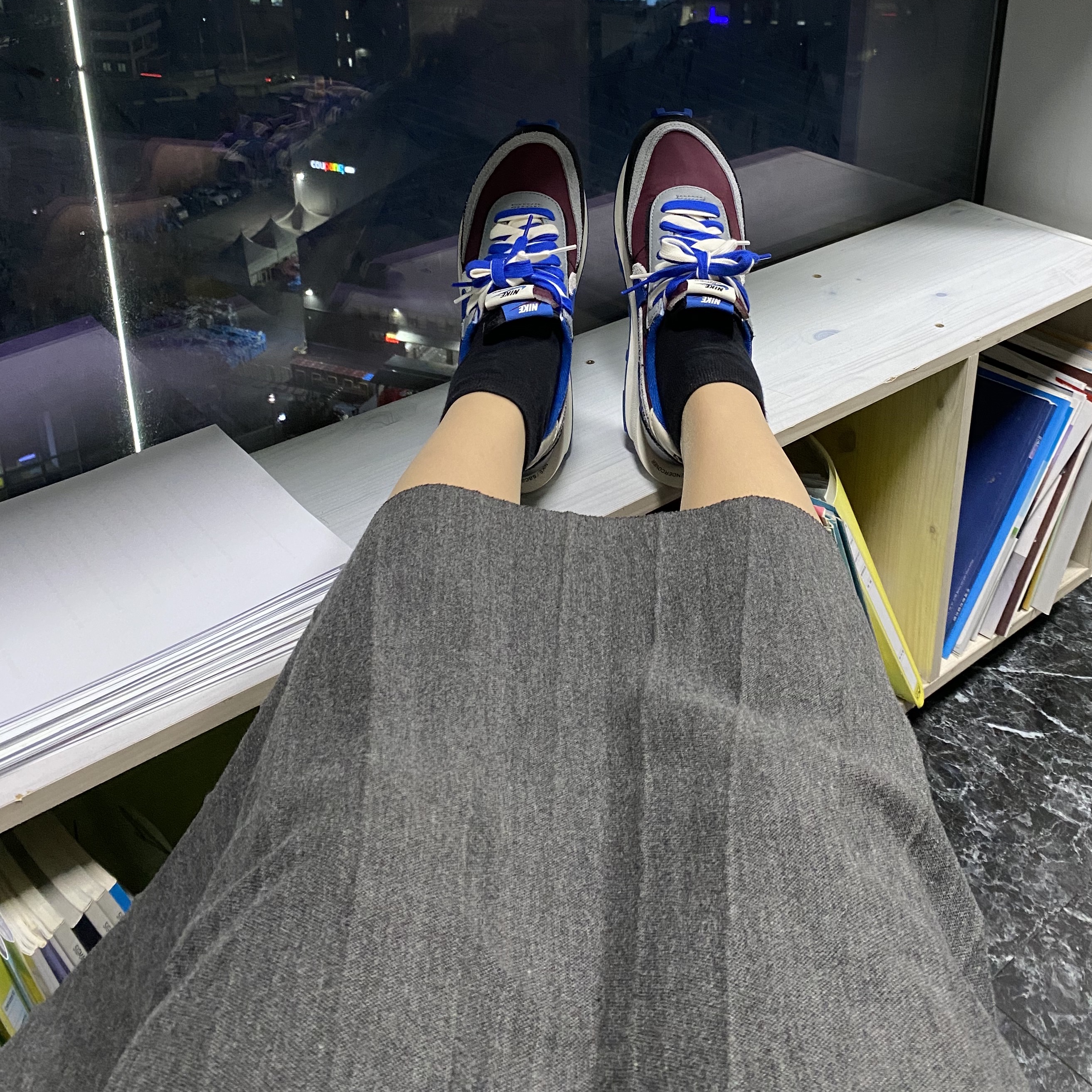 Nike x Sacai x Undercover LDWaffle Night Maroon Team Royal 착용 스타일 - 1