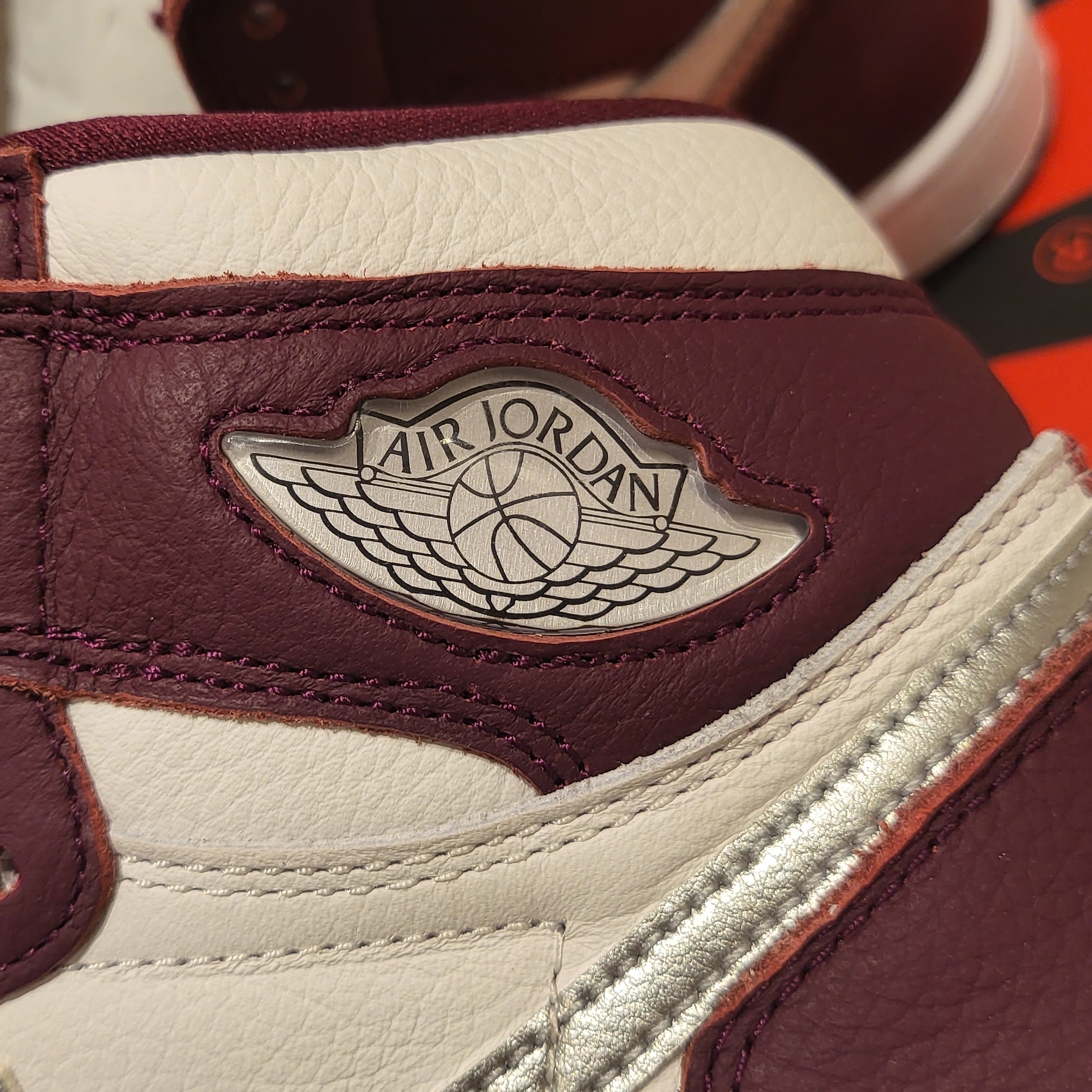 Jordan 1 Retro High OG Bordeaux 착용 스타일 - 4