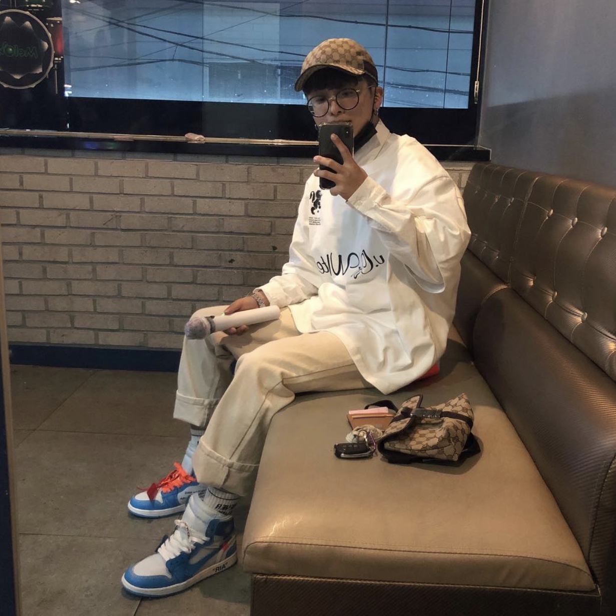 Jordan 1 x Off-White Retro High University Blue 착용 스타일
