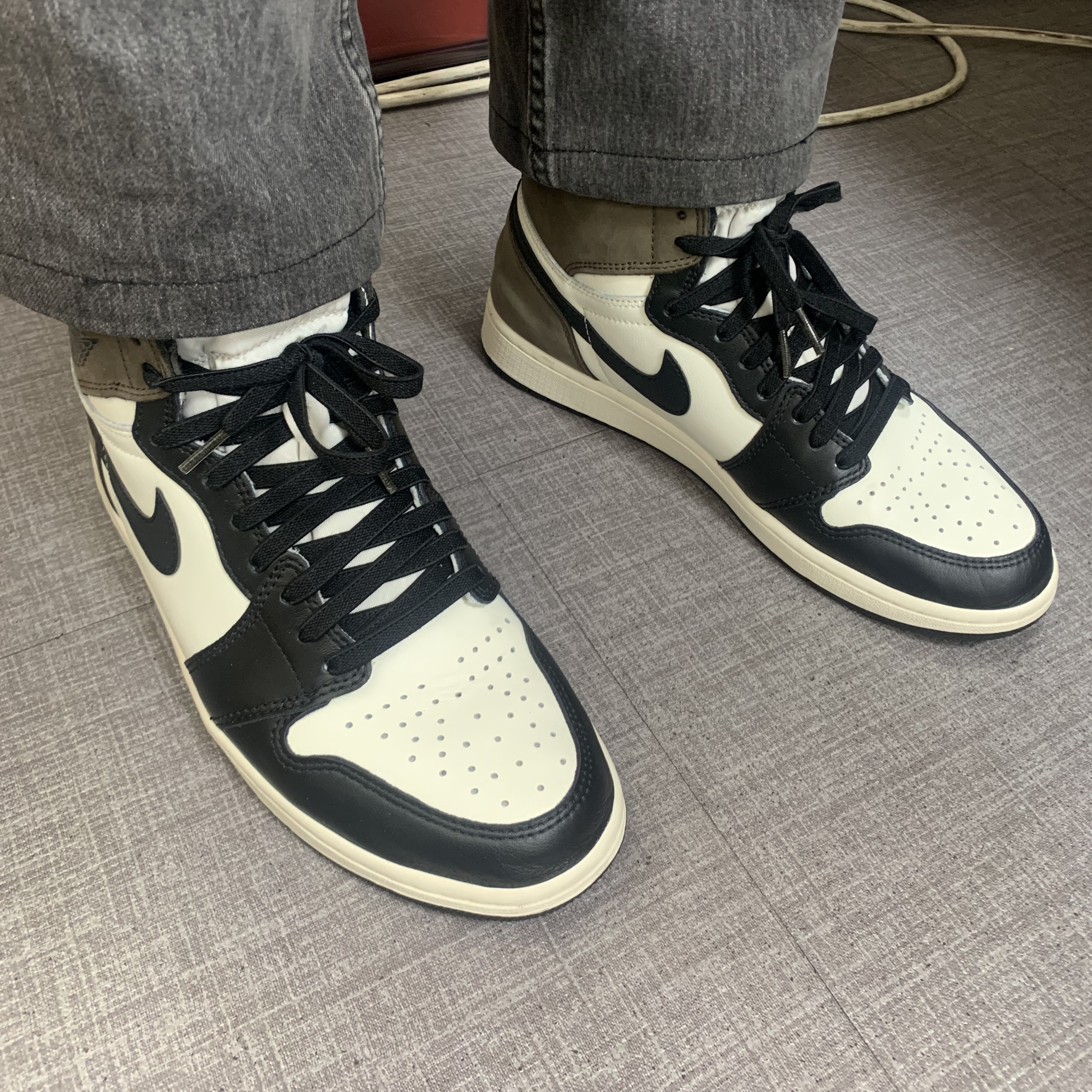 Jordan 1 Retro High OG Black Mocha 착용 스타일