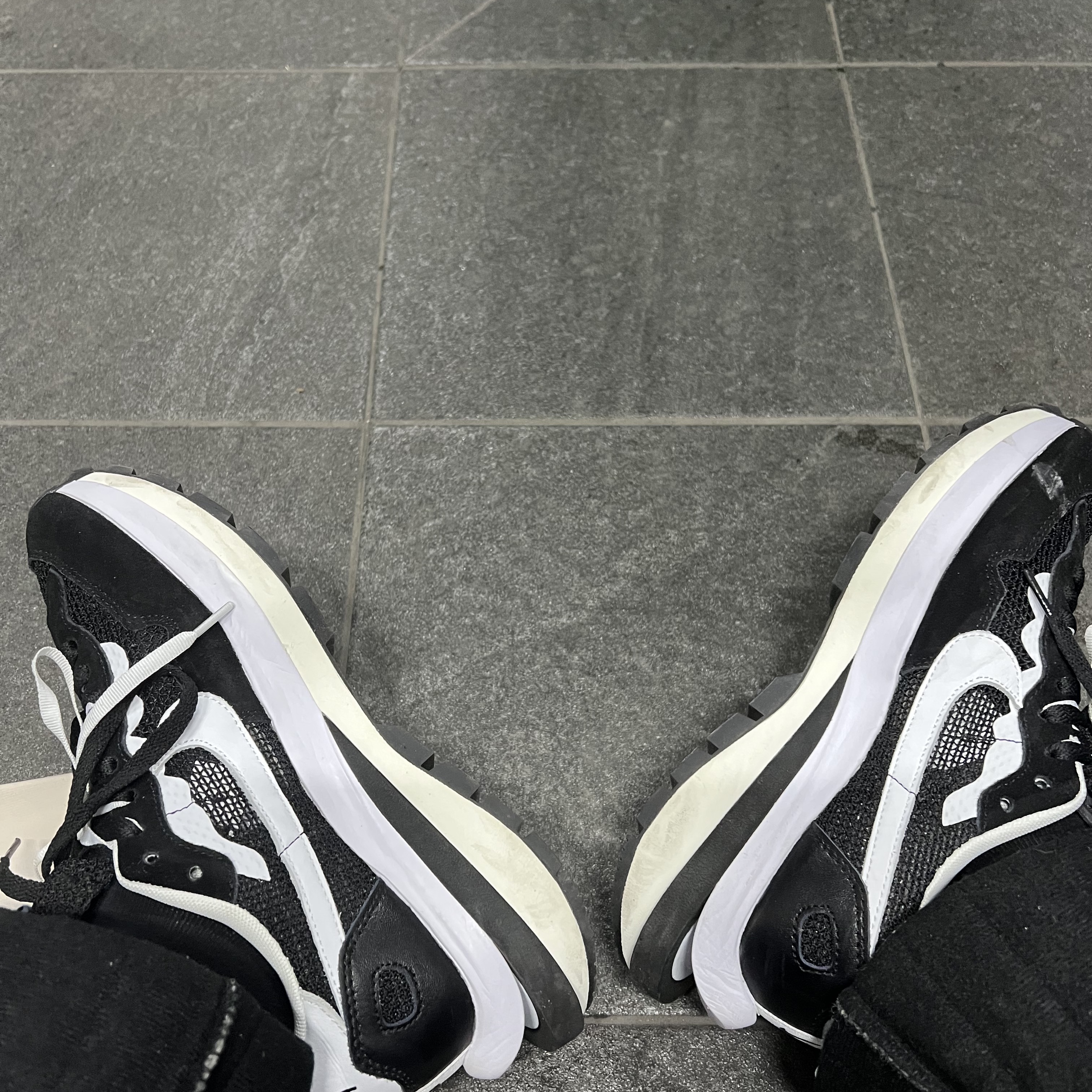 Nike x Sacai VaporWaffle Black White 착용 스타일