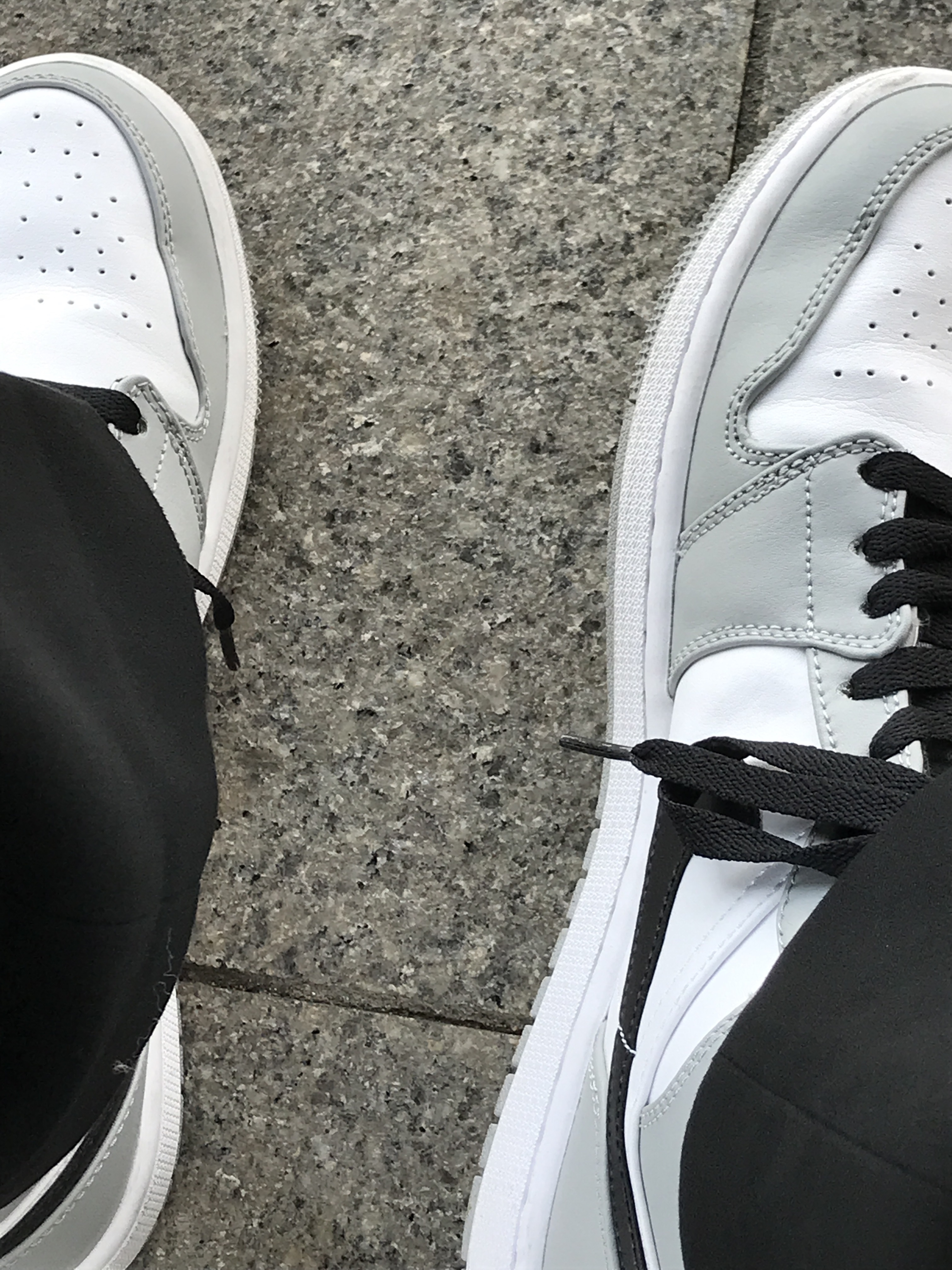 Jordan 1 Mid Light Smoke Grey 착용 스타일