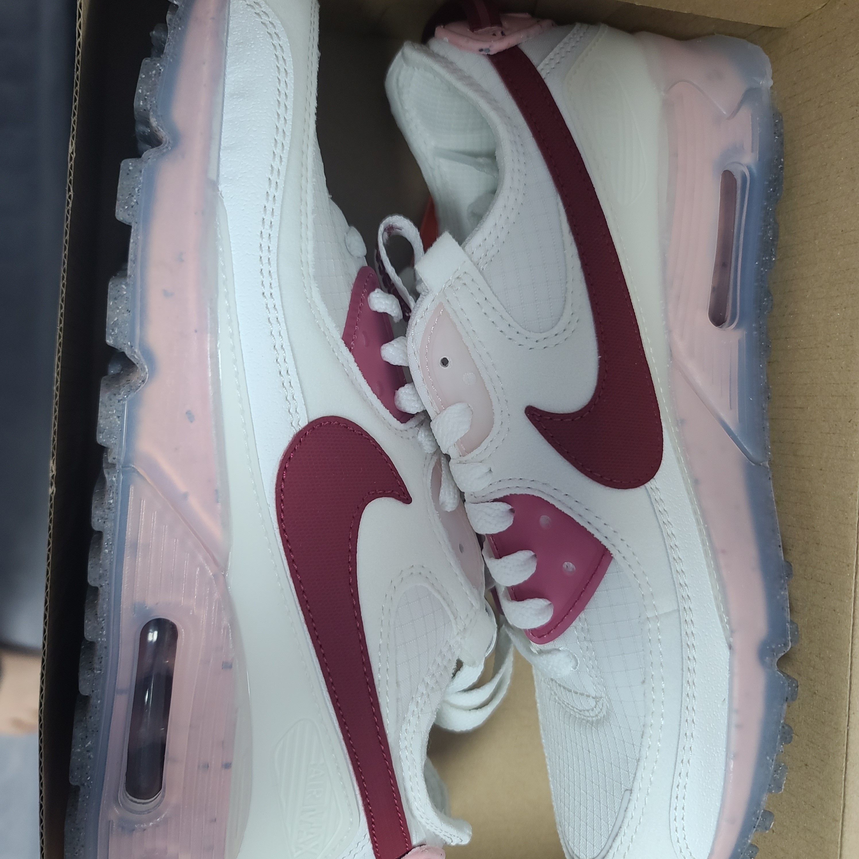 (W) Nike Air Max Terrascape 90 Summit White Pomegranate 착용 스타일