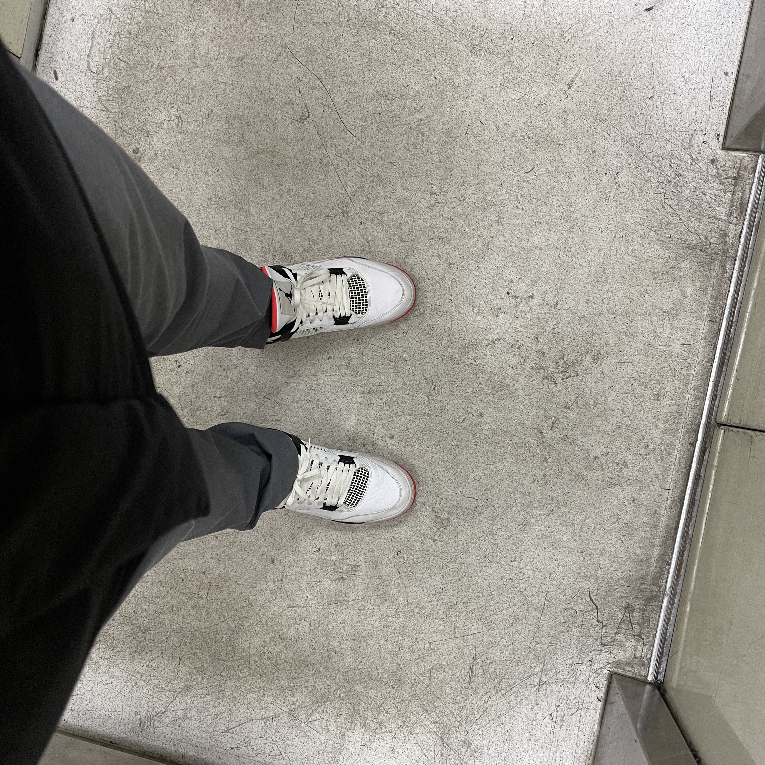 Jordan 4 Retro Flight Nostalgia 착용 스타일 - 2