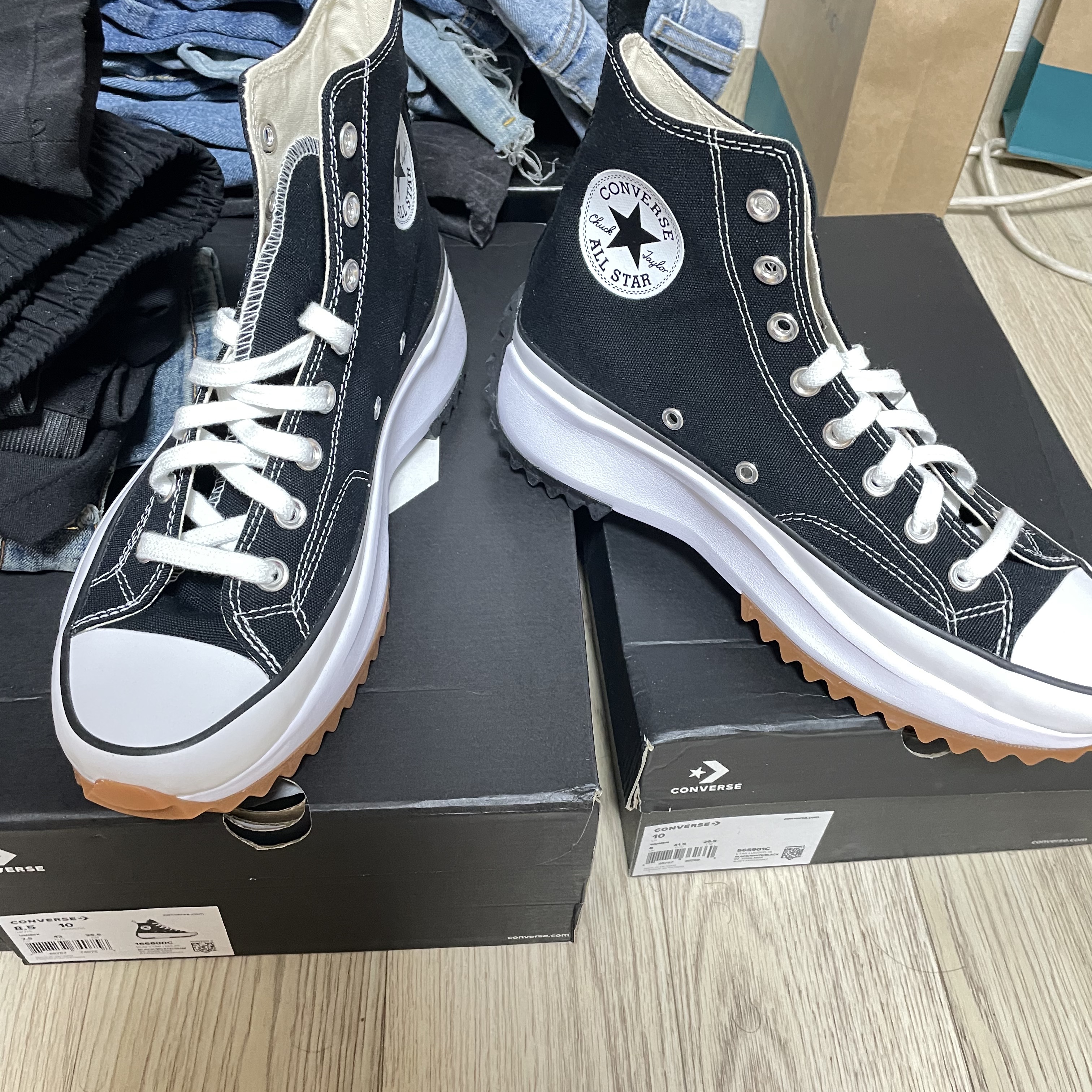 Converse Run Star Hike Hi Black White Gum 착용 스타일 - 2