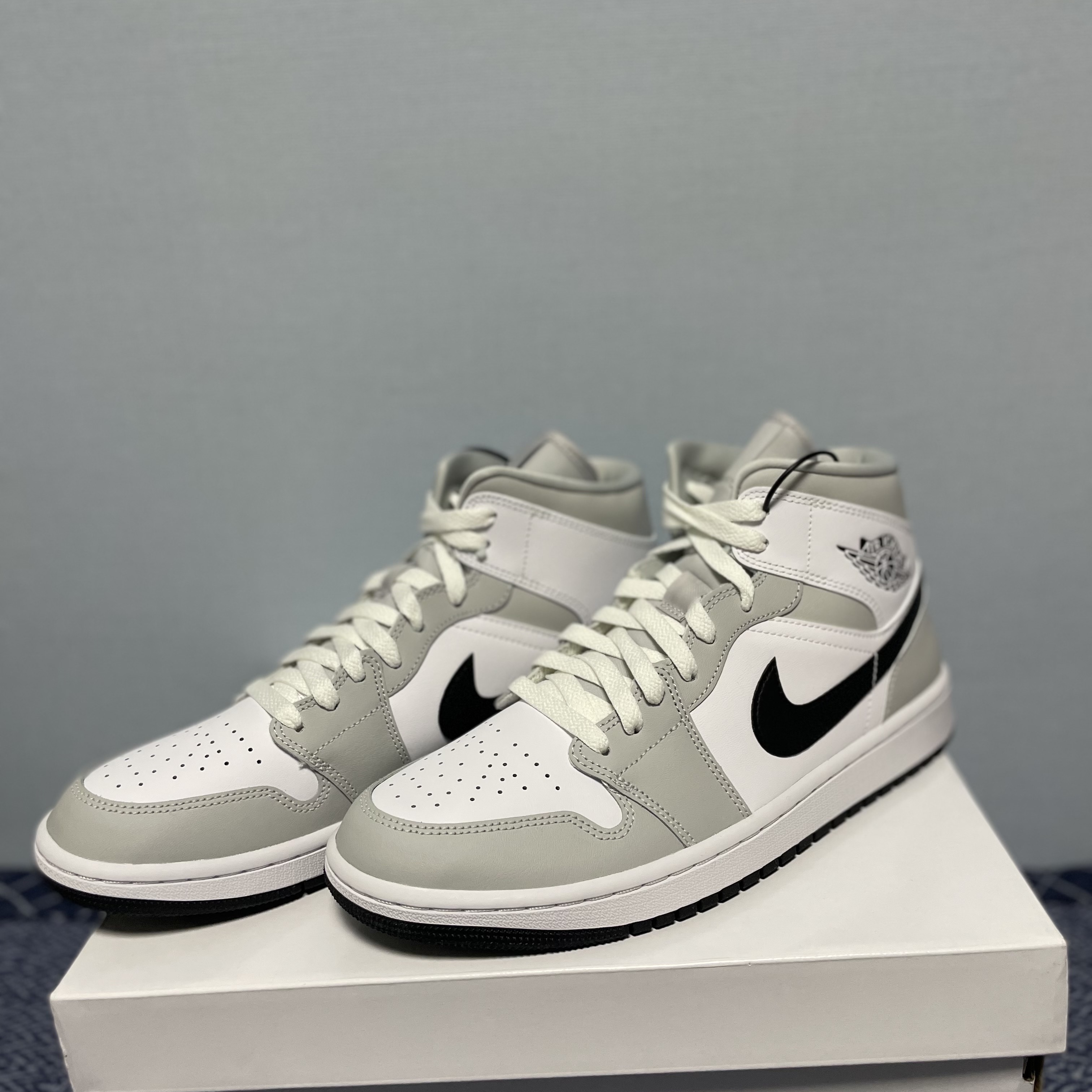 (W) Jordan 1 Mid Grey Fog 착용 스타일