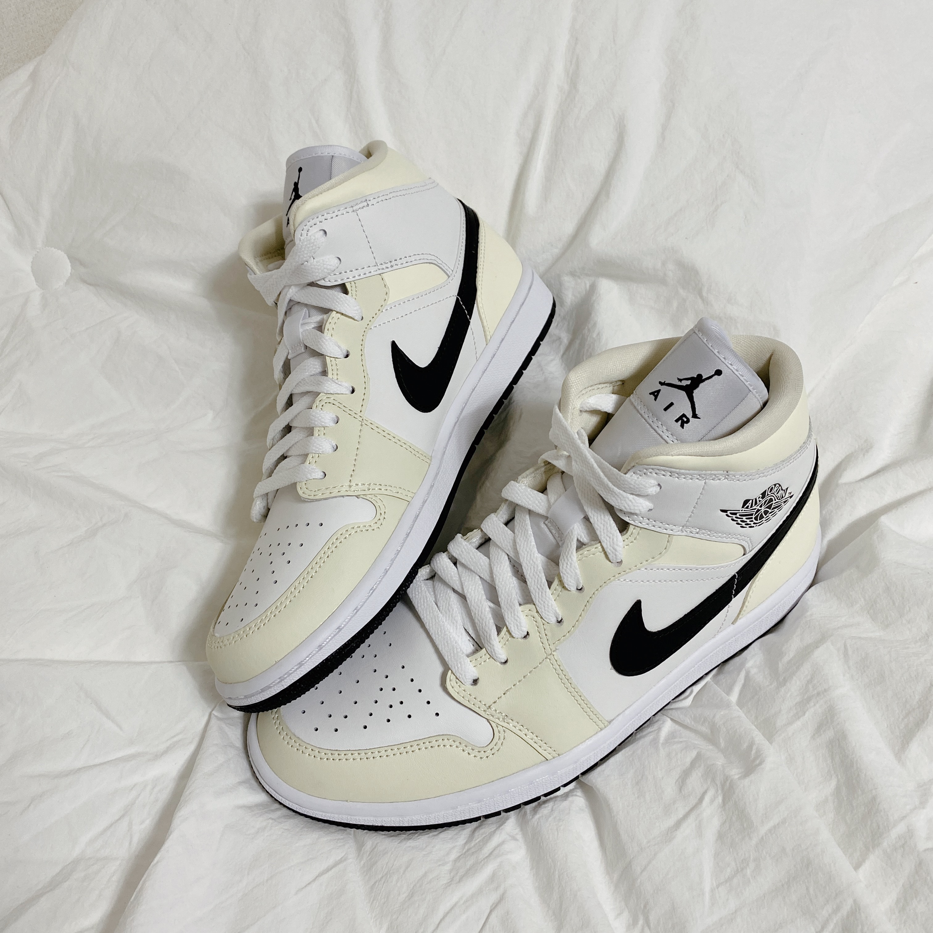 (W) Jordan 1 Mid Coconut Milk 착용 스타일 - 2