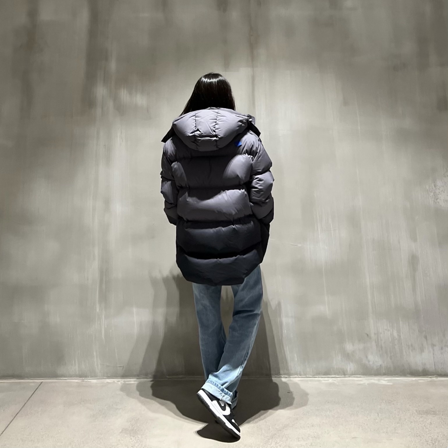 Zara x Ader Error Puffer Jacket Grey, Maison Kitsune x Ader Error Yawn Fox T-Shirt Off White 착용 스타일 - 4