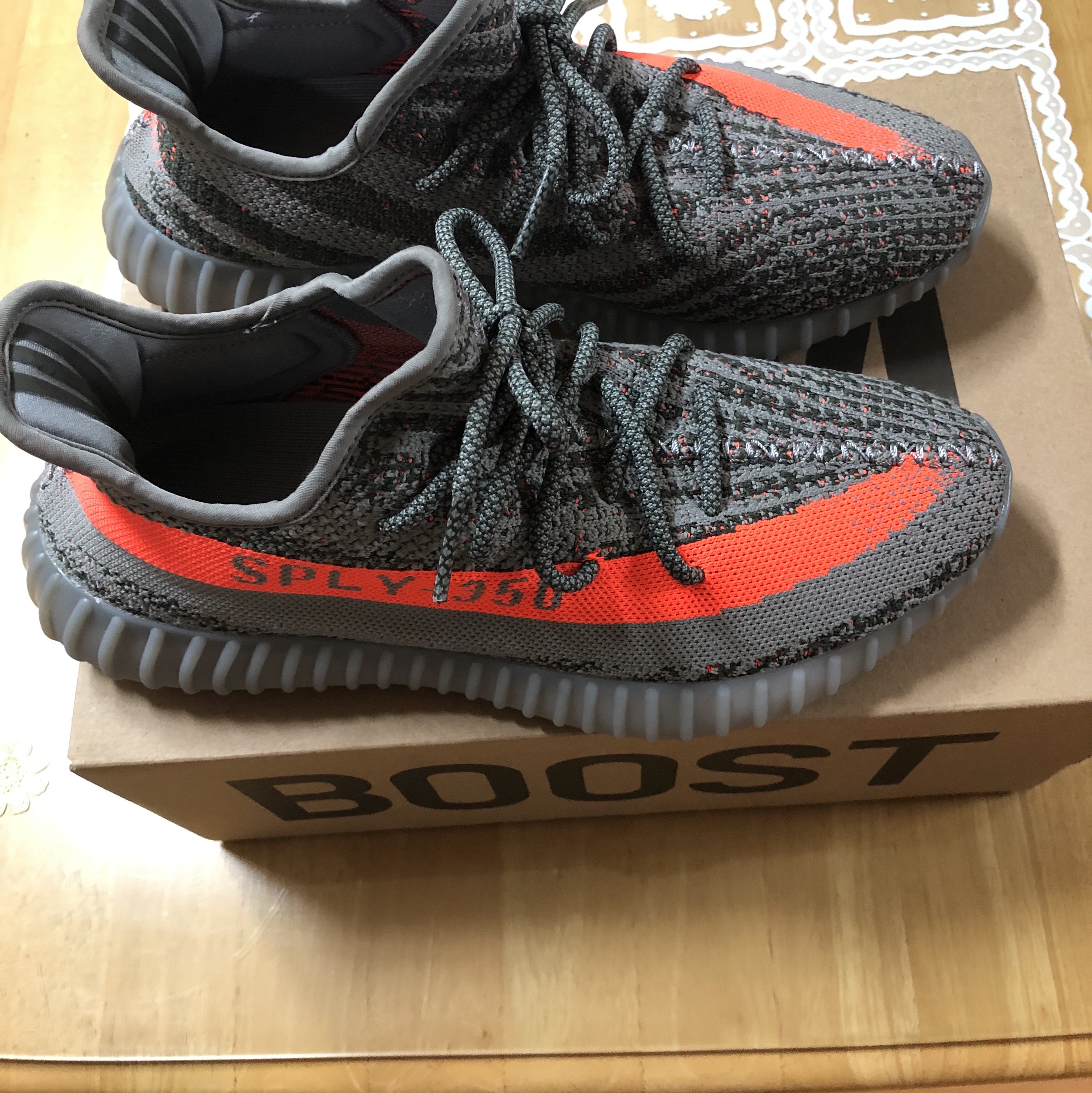 Adidas Yeezy Boost 350 V2 Beluga - Reflective 착용 스타일 - 1