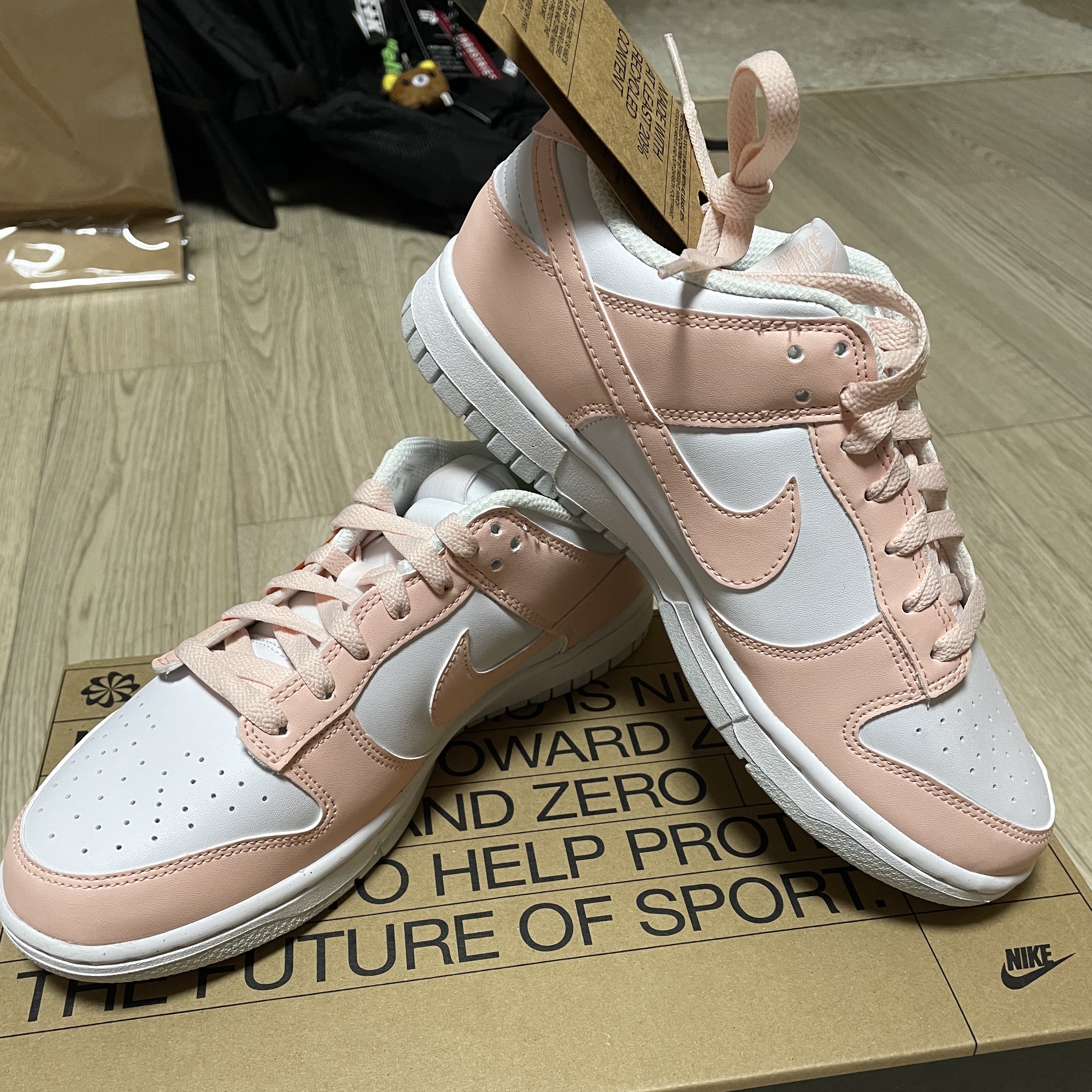 (W) Nike Dunk Low Next Nature Pale Coral 착용 스타일 - 1