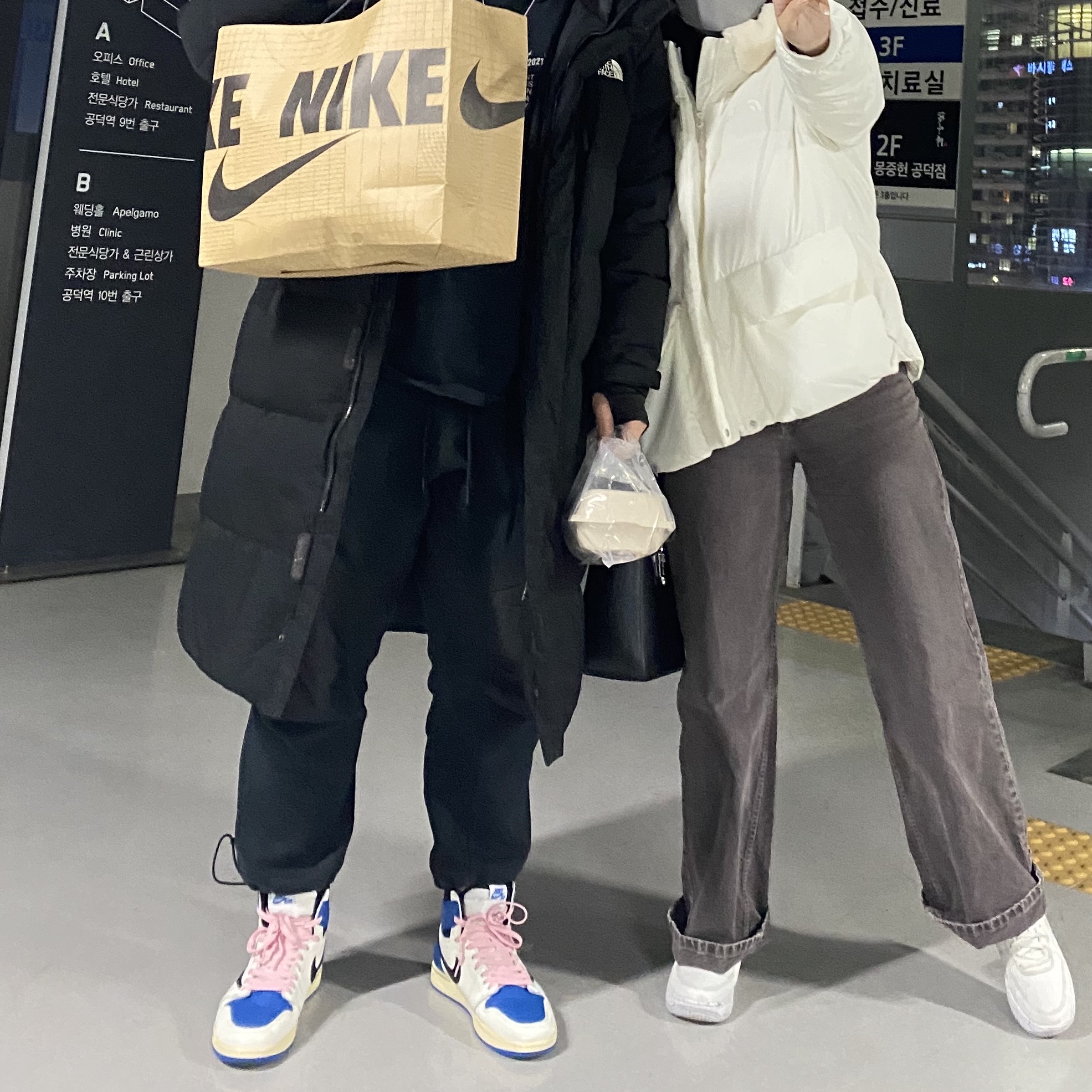Jordan 1 x Travis Scott x Fragment Retro High OG SP Military Blue 착용 스타일
