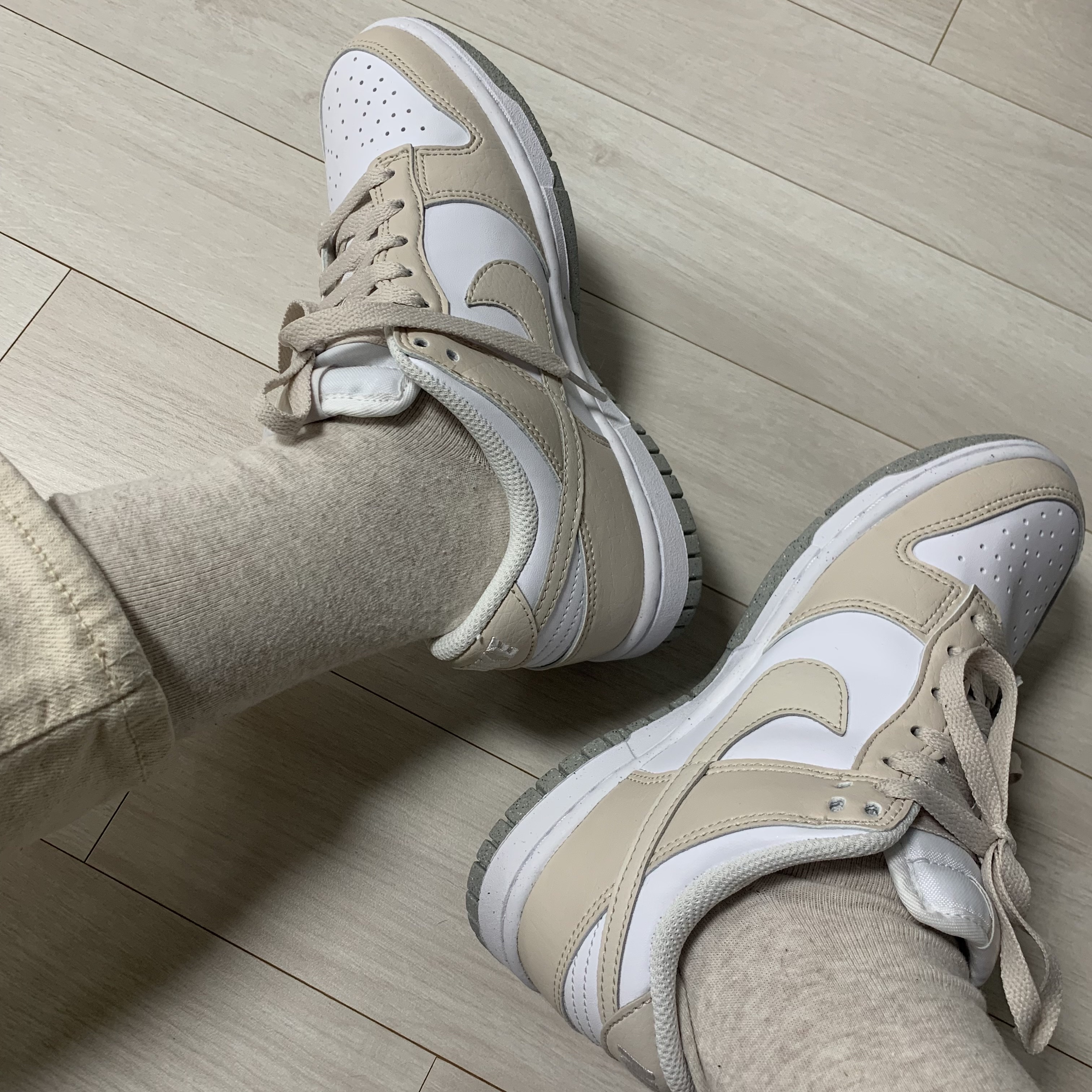(W) Nike Dunk Low Next Nature Light Orewood Brown 착용 스타일 - 3