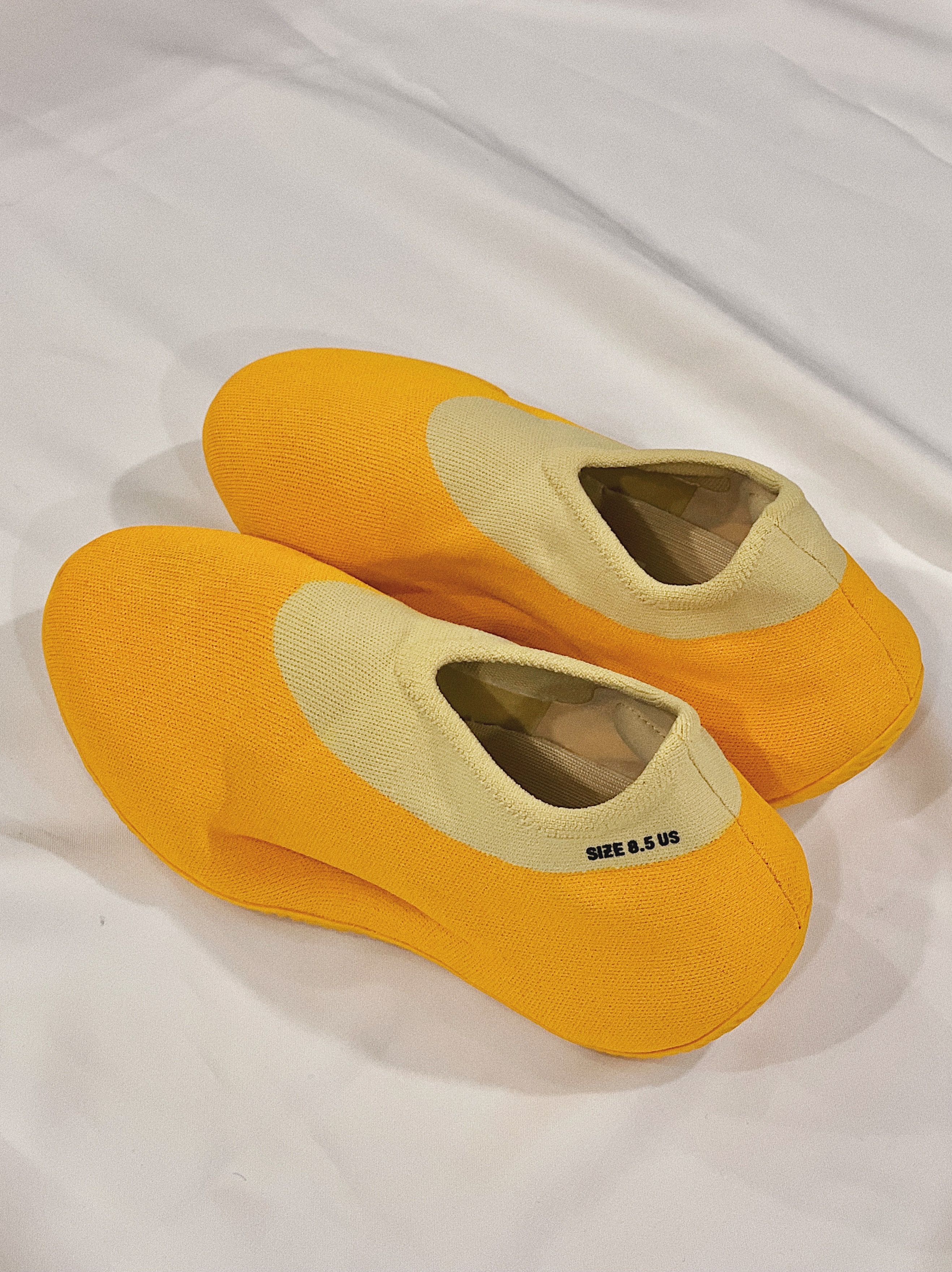 Adidas Yeezy Knit RNR Sulfur 착용 스타일 - 1