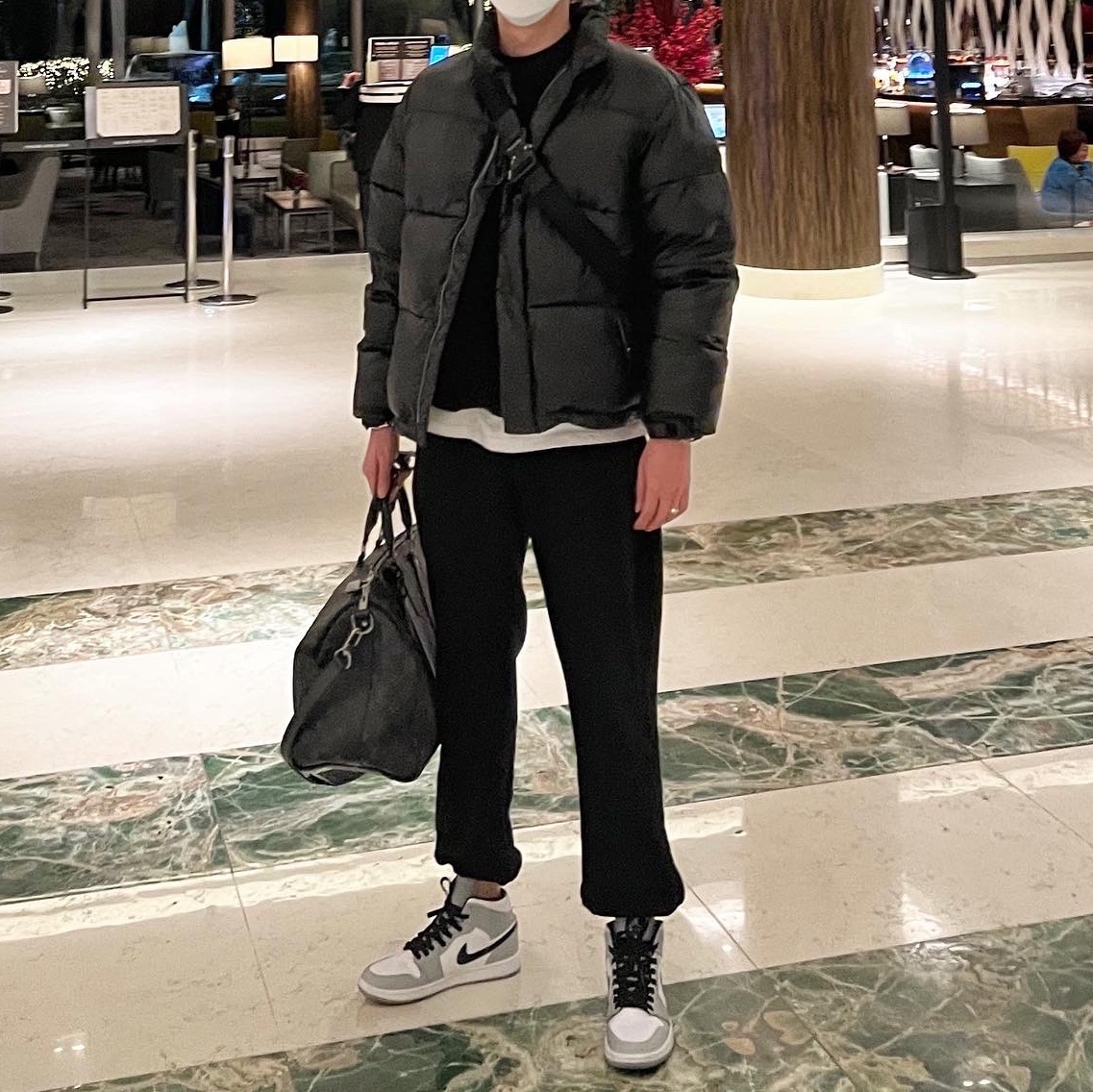 Jordan 1 Mid Light Smoke Grey 착용 스타일 - 2