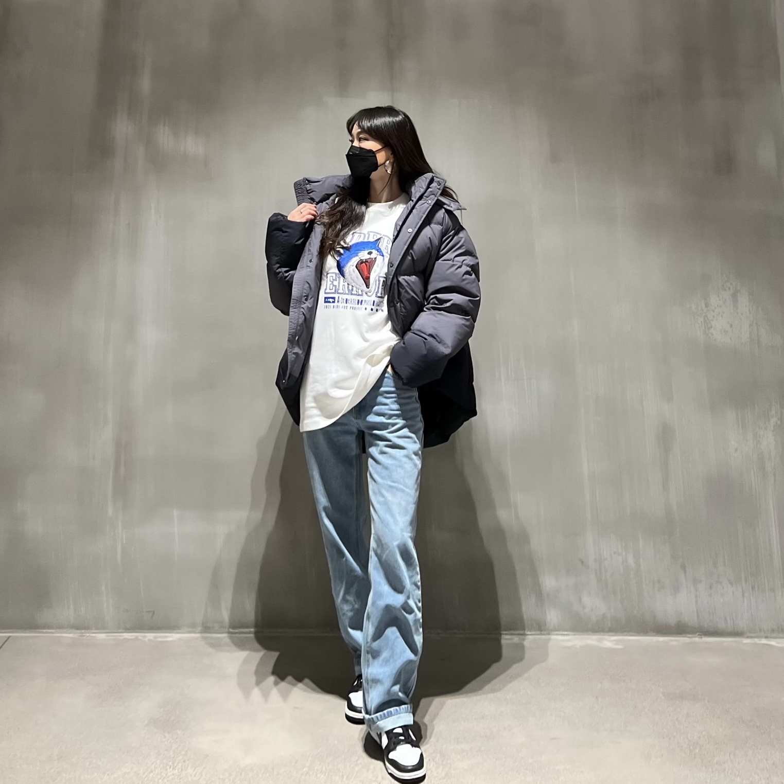 Zara x Ader Error Puffer Jacket Grey, Maison Kitsune x Ader Error Yawn Fox T-Shirt Off White 착용 스타일 - 1