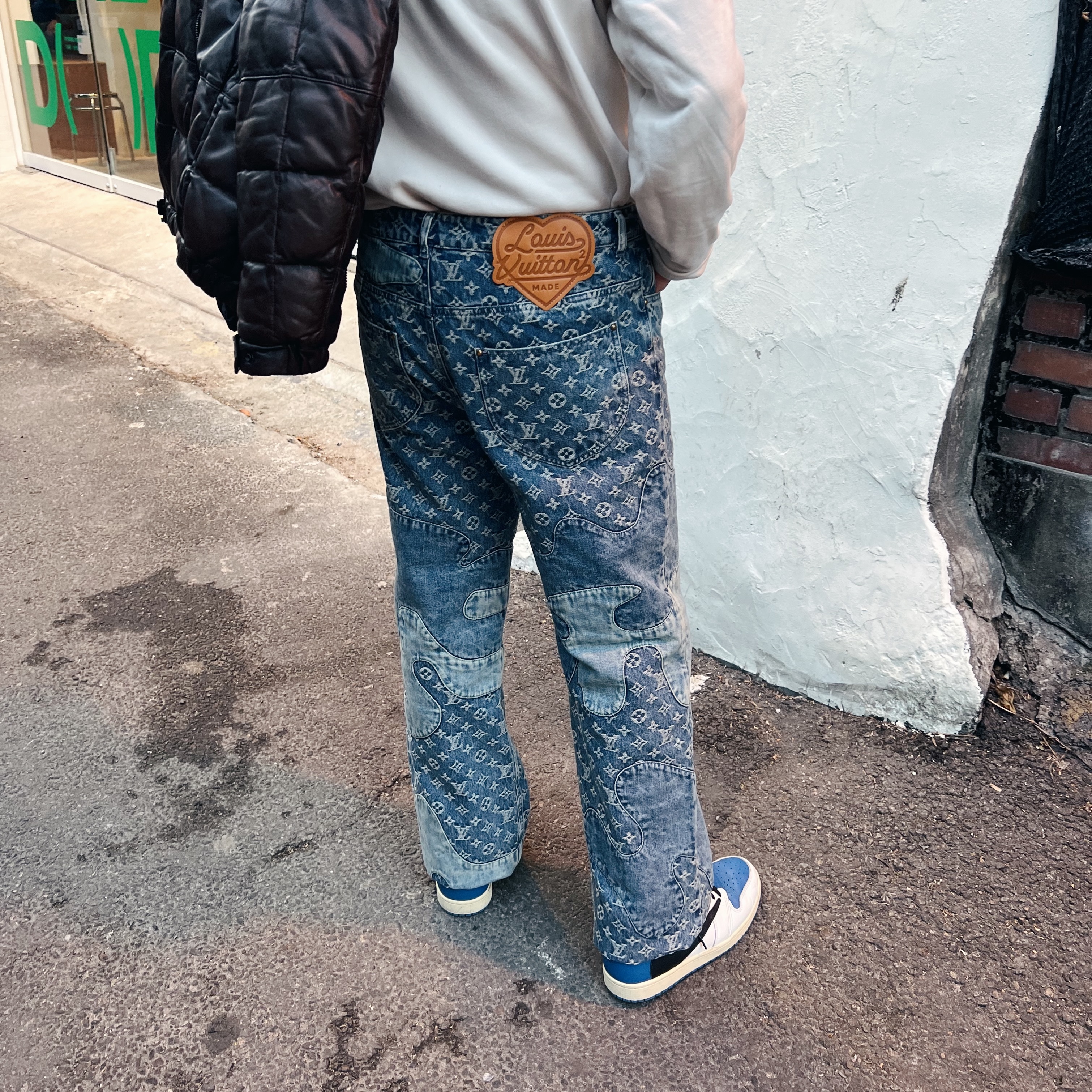 Jordan 1 x Travis Scott x Fragment Retro High OG SP Military Blue, Louis Vuitton x Nigo Monogram Patchwork Denim Pants Indigo 착용 스타일