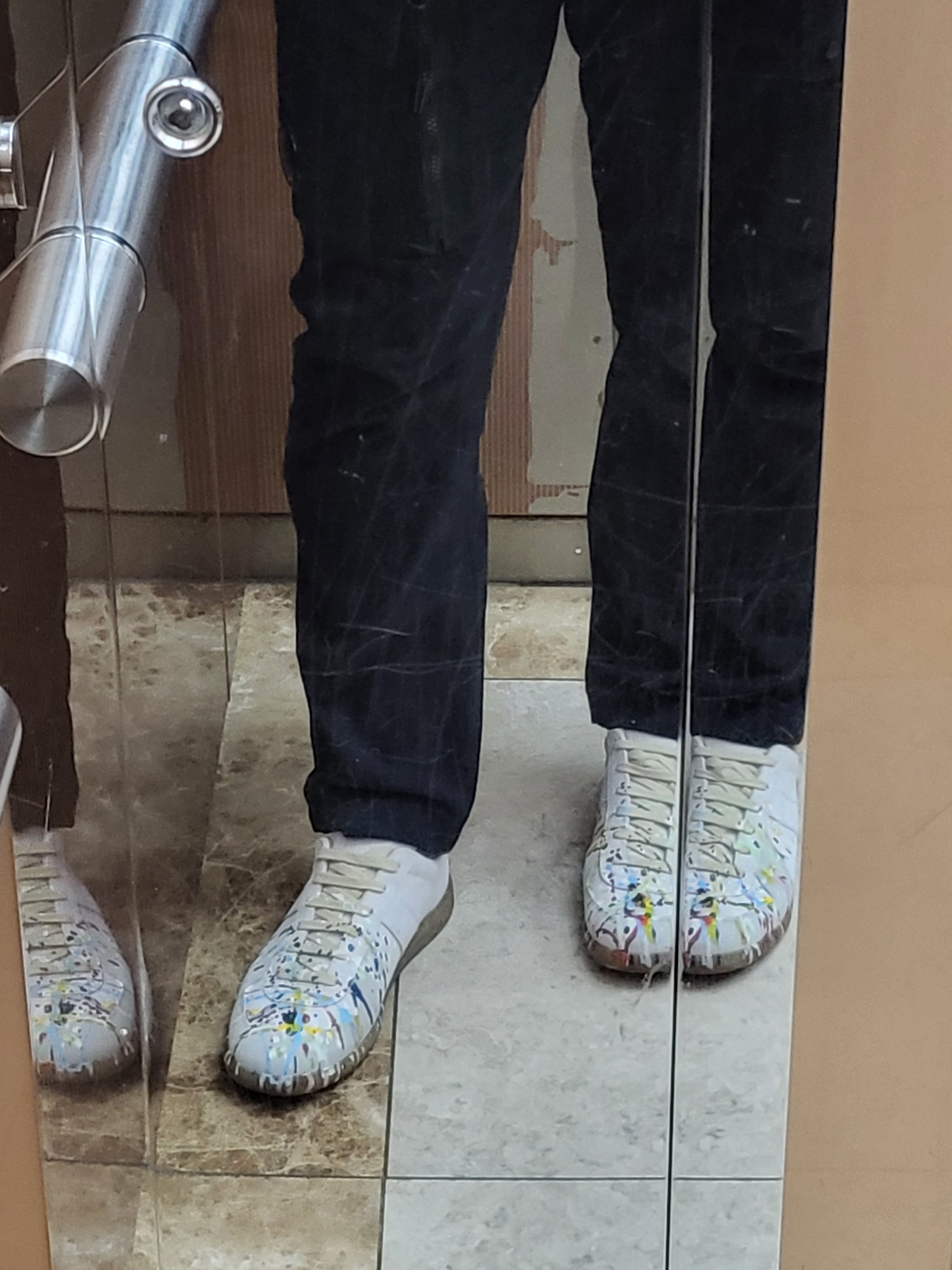 Maison Margiela Replica Paint Drop Sneakers 착용 스타일