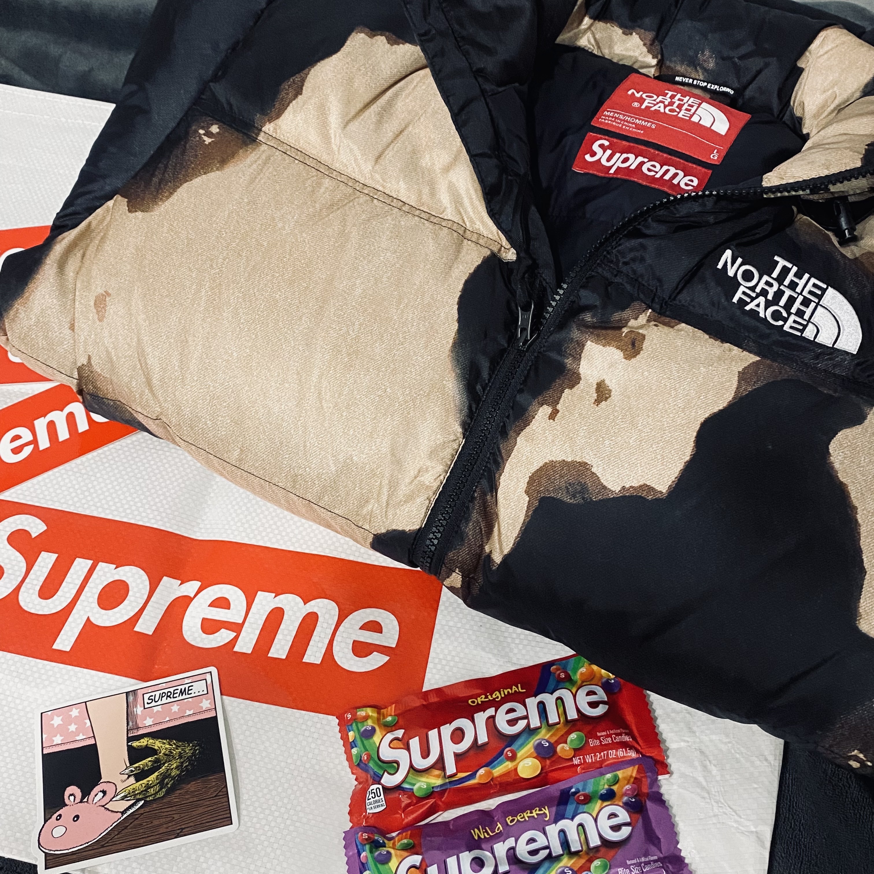 Supreme x The North Face Bleached Denim Print Nuptse Jacket Black - 21FW 착용 스타일
