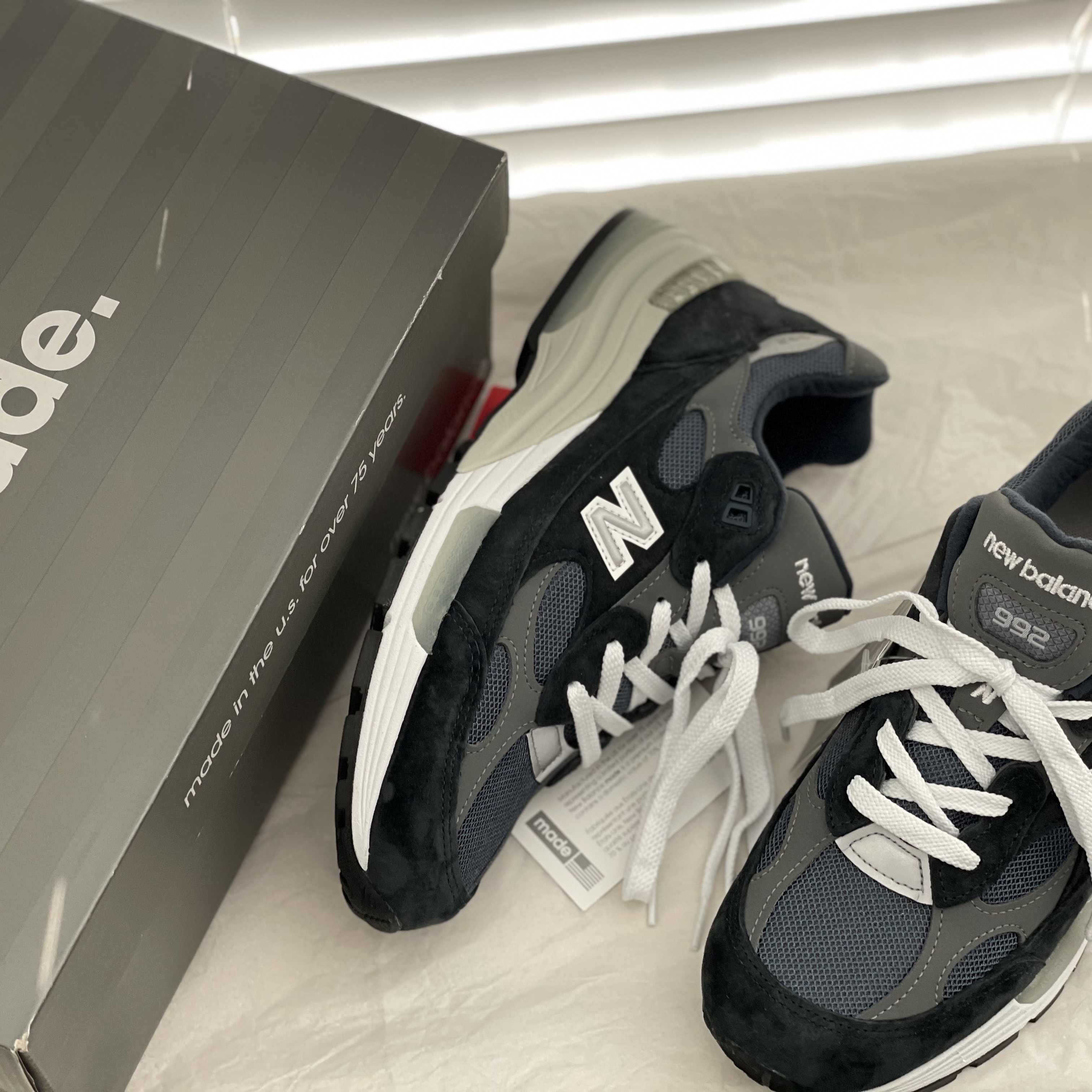 New Balance 992 Made in USA Navy 착용 스타일 - 1