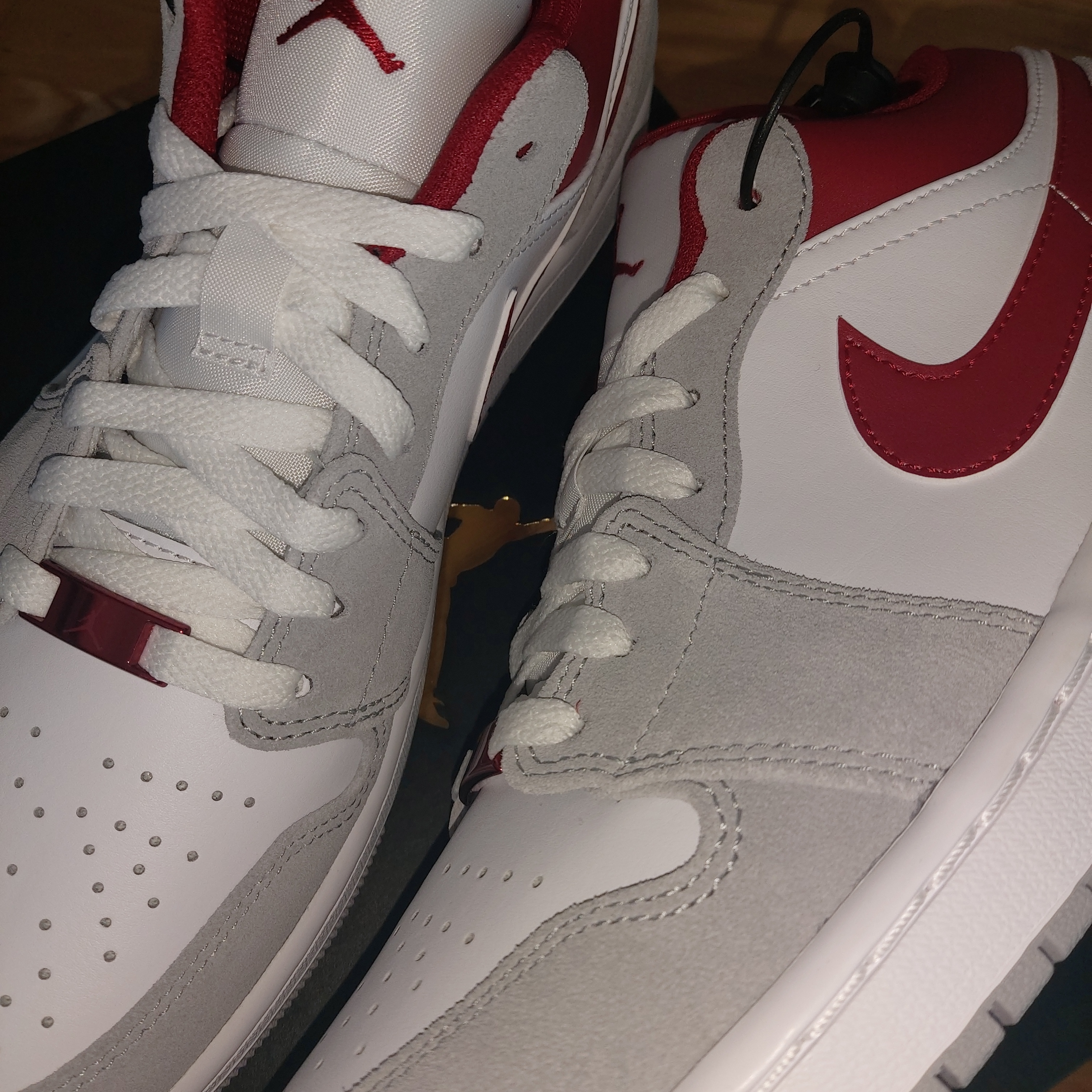 Jordan 1 Low SE Light Smoke Grey Gym Red 착용 스타일