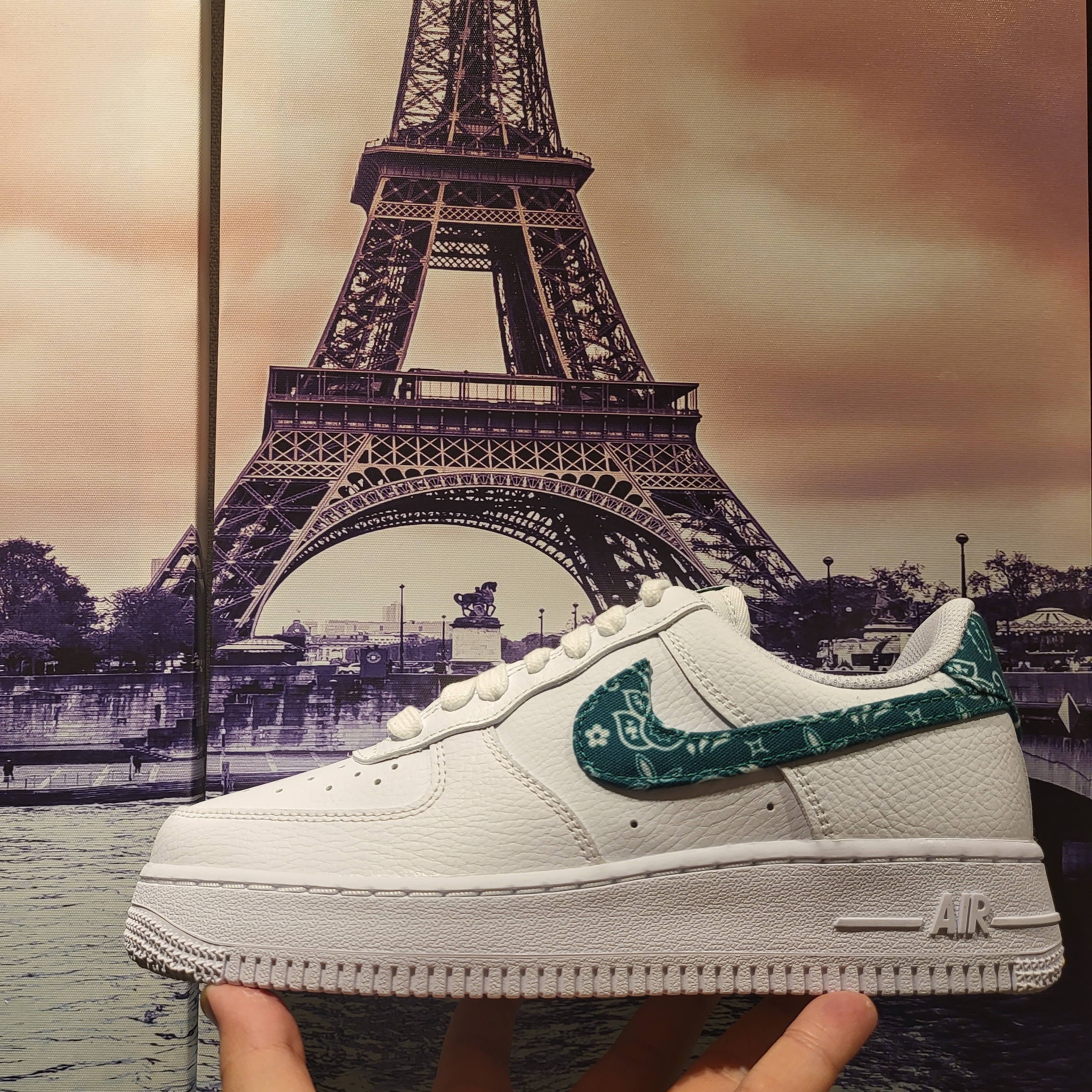 (W) Nike Air Force 1 '07 Essential Paisley Swoosh White Malachite 착용 스타일 - 5