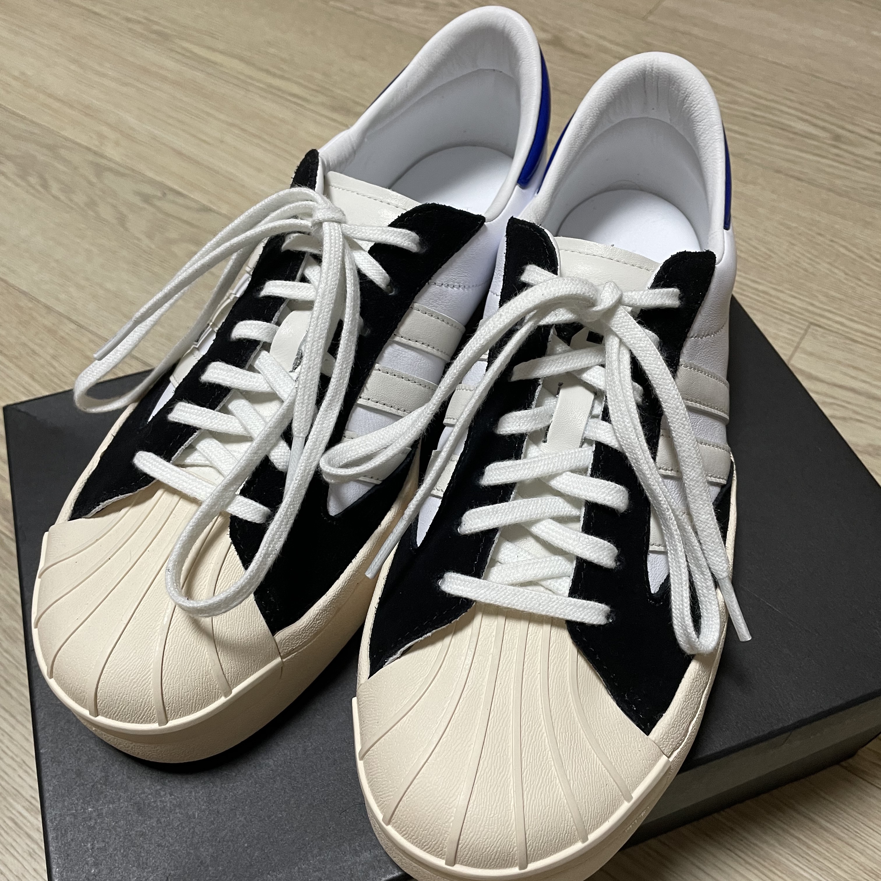 Y-3 Yohji Star Cloud White Bold Blue 착용 스타일 - 2