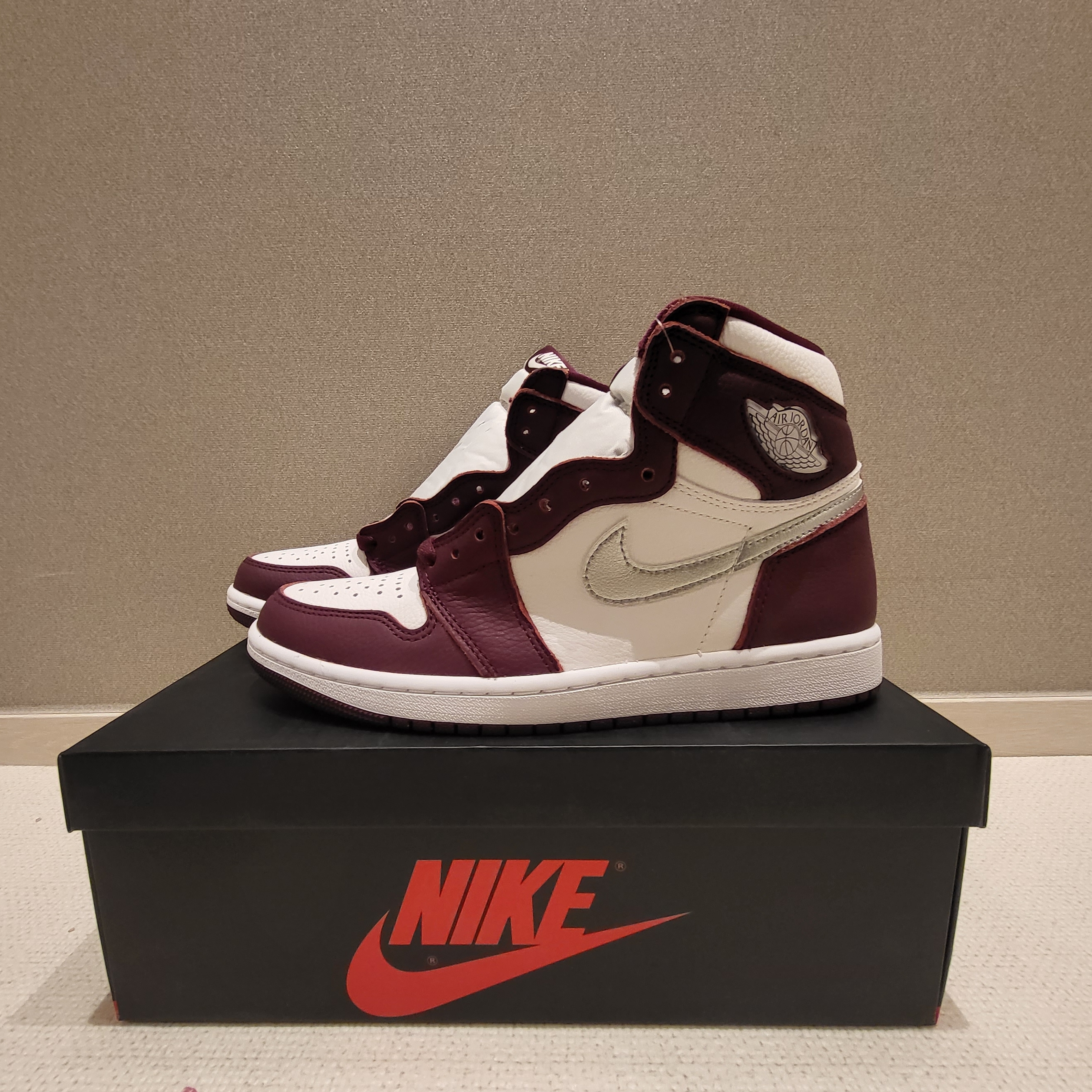 Jordan 1 Retro High OG Bordeaux 착용 스타일 - 1