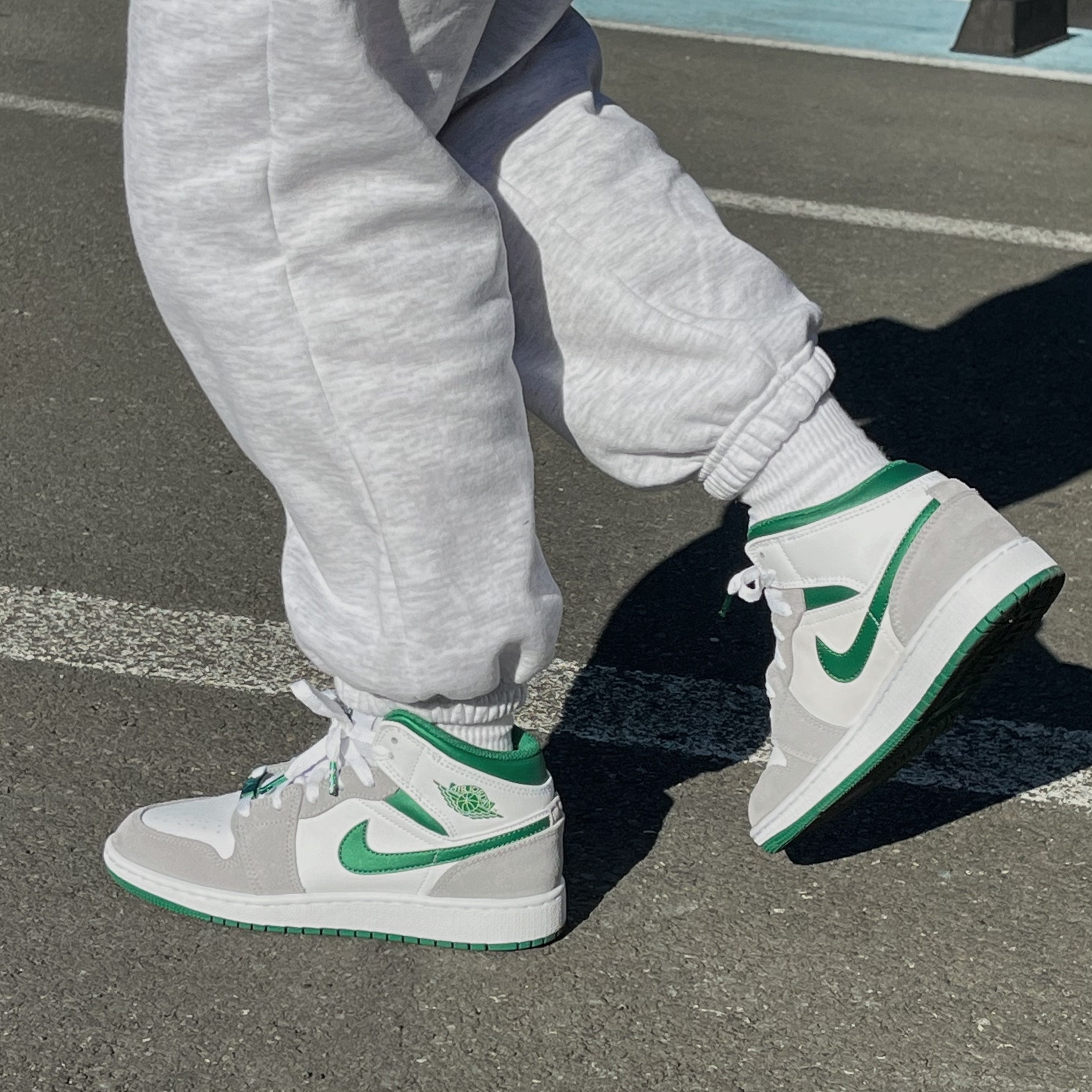 (GS) Jordan 1 Mid SE Pine Green Light Smoke Grey 착용 스타일