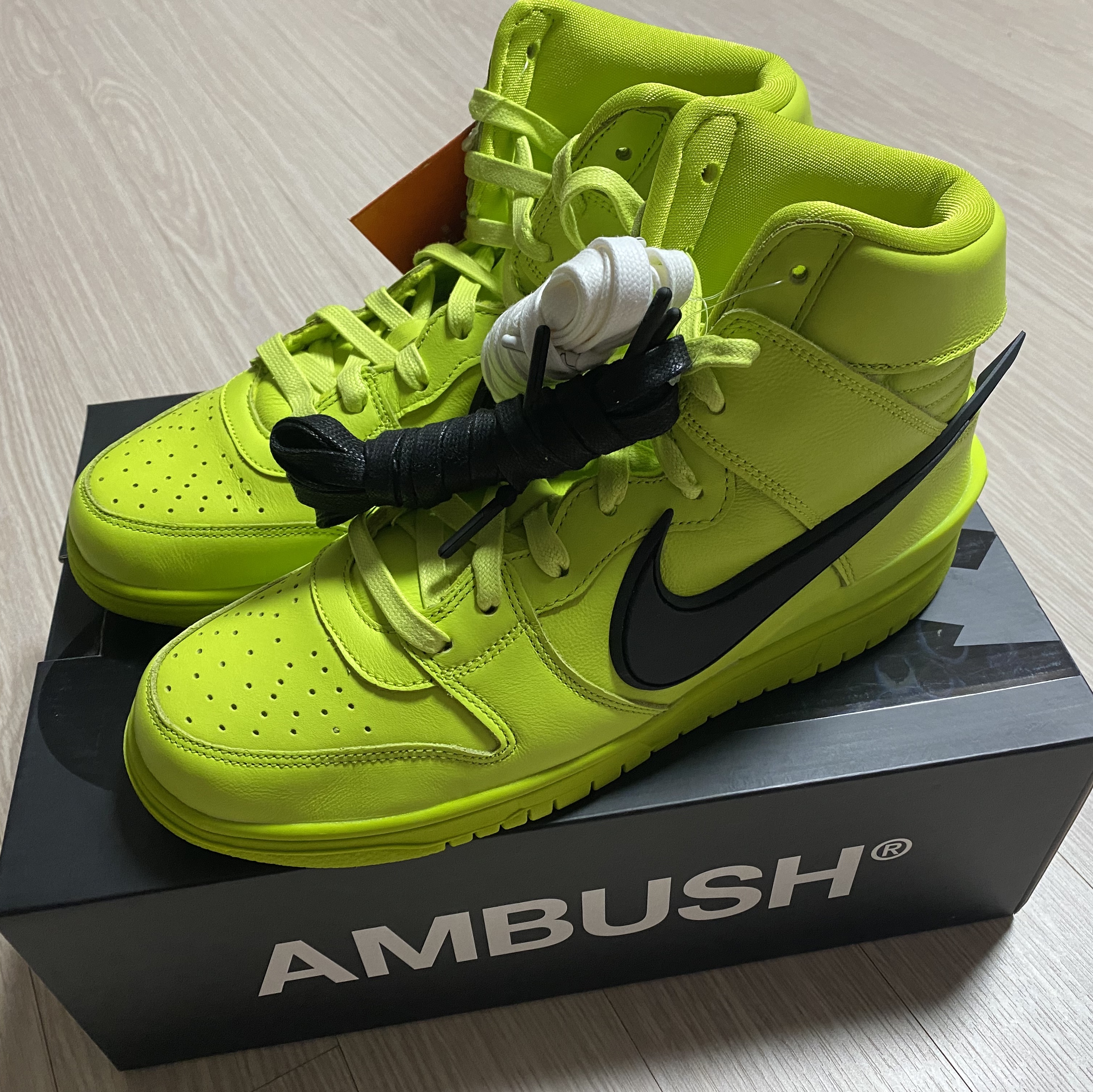 Nike x Ambush Dunk High Flash Lime 착용 스타일