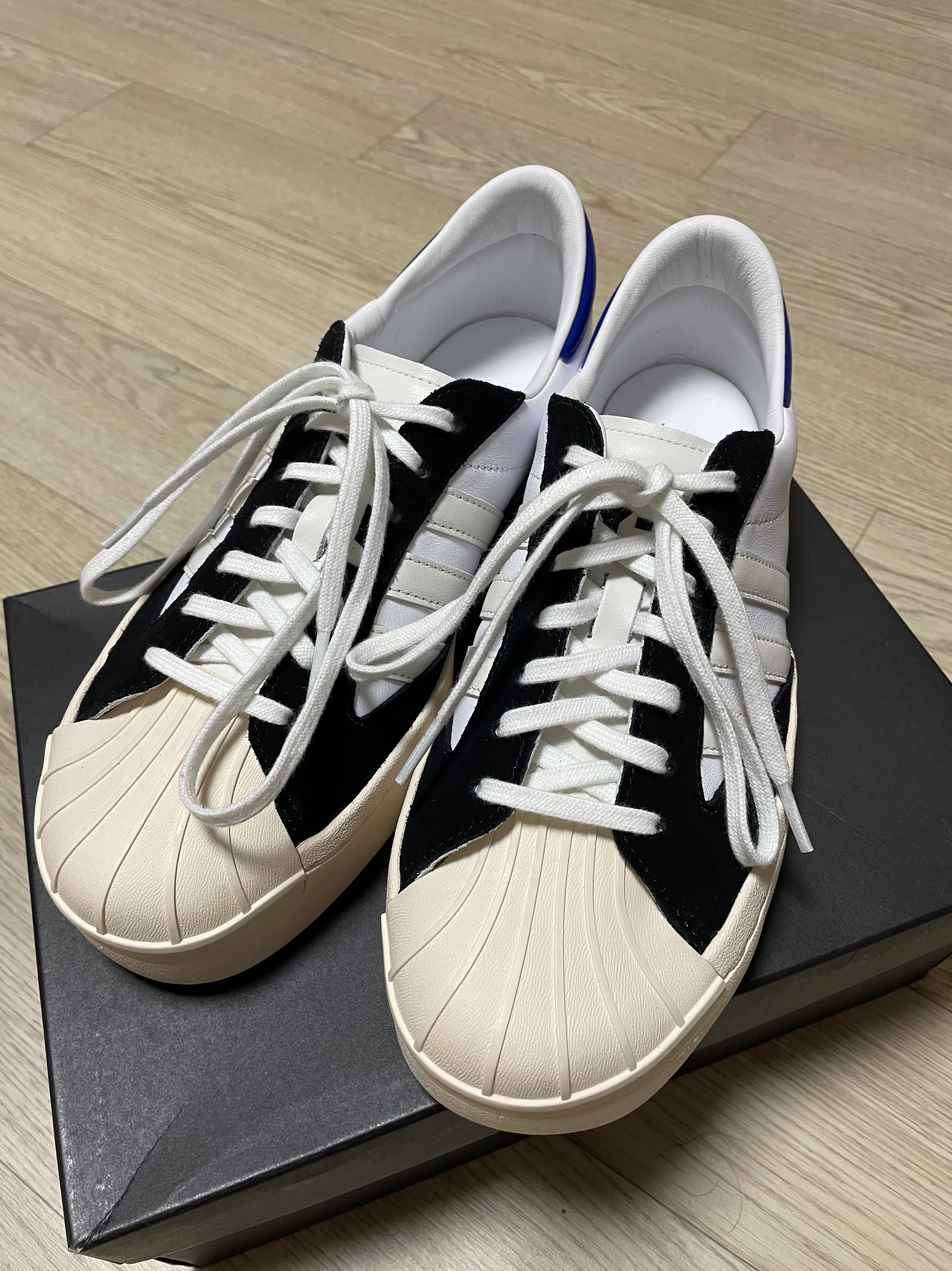 Y-3 Yohji Star Cloud White Bold Blue 착용 스타일 - 2