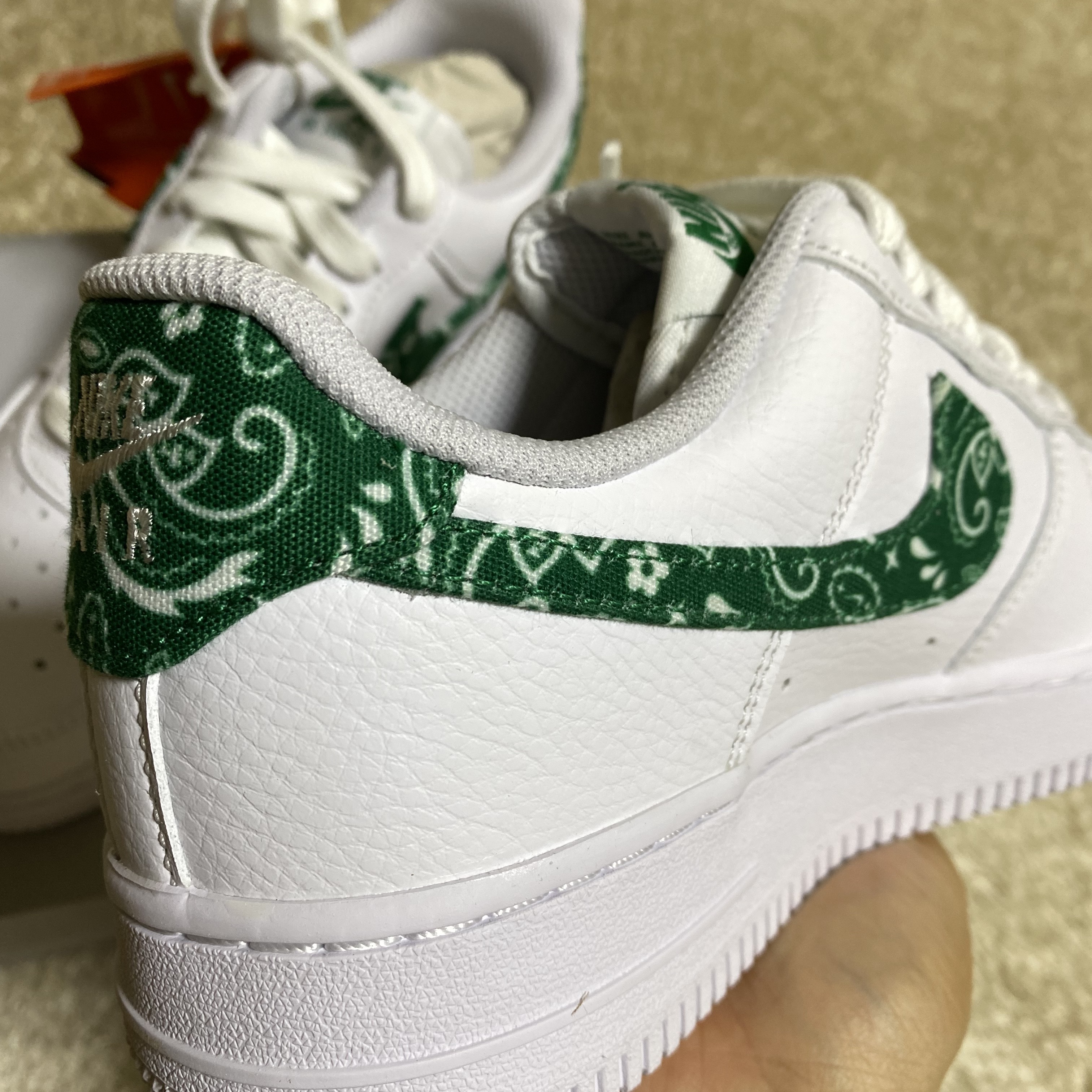 (W) Nike Air Force 1 '07 Essential Paisley Swoosh White Malachite 착용 스타일 - 2