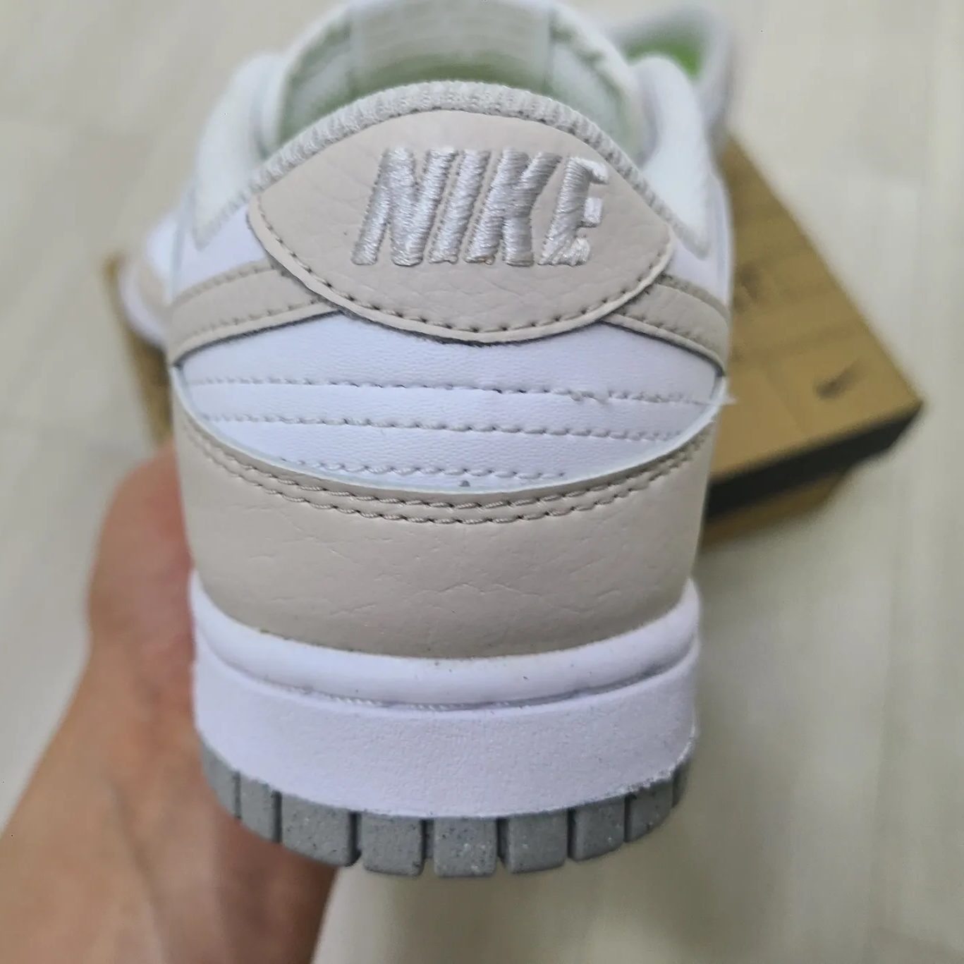 (W) Nike Dunk Low Next Nature Light Orewood Brown 착용 스타일 - 3