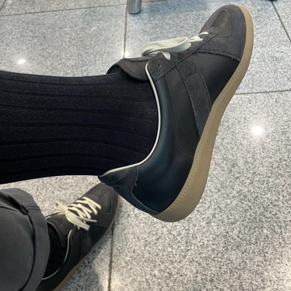 Maison Margiela Calfskin Replica Sneakers Black 착용 스타일