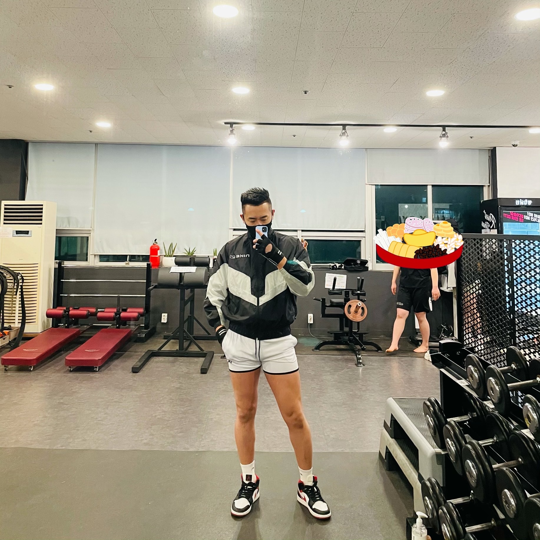 Jordan 1 Mid Gym Red Black White 착용 스타일