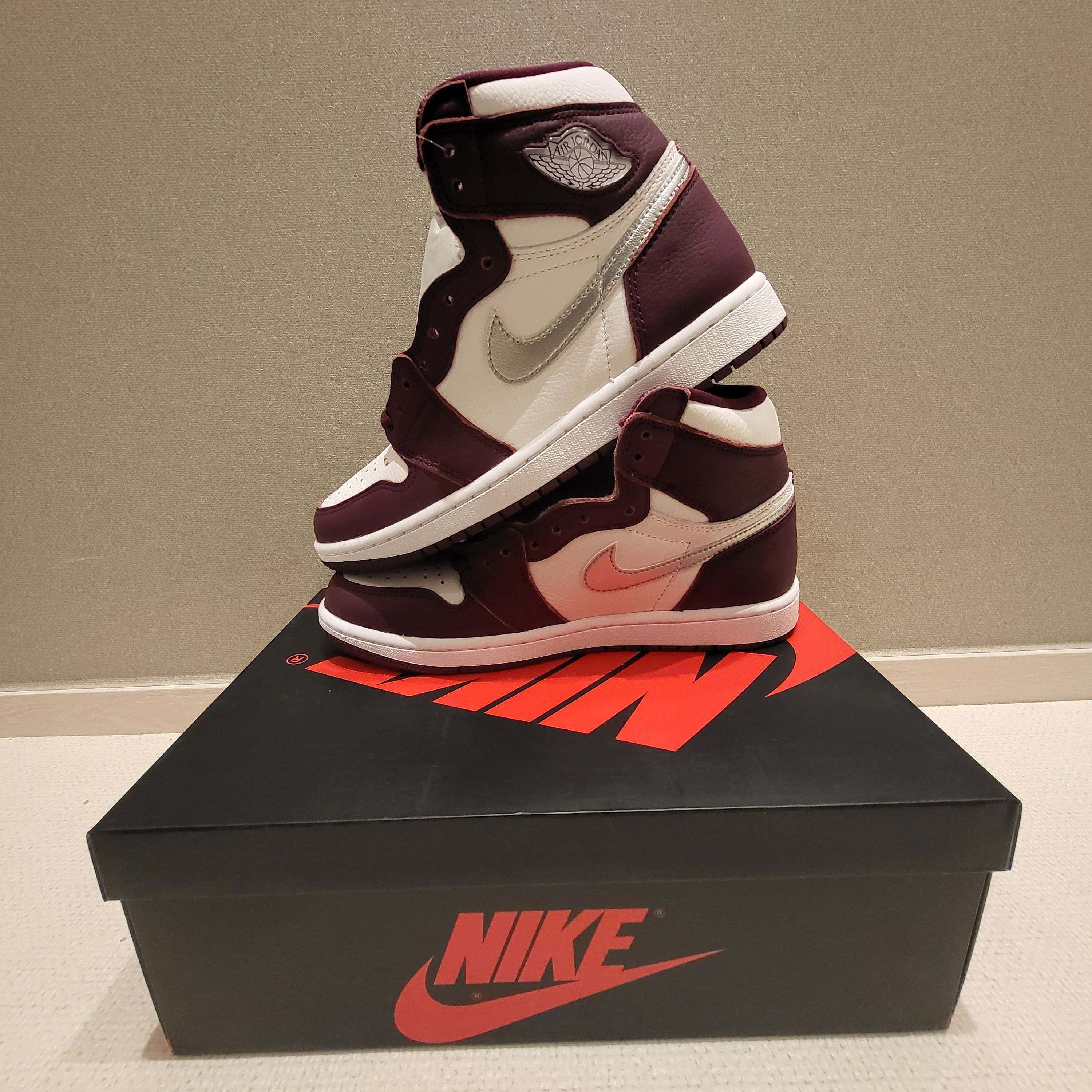 Jordan 1 Retro High OG Bordeaux 착용 스타일 - 3