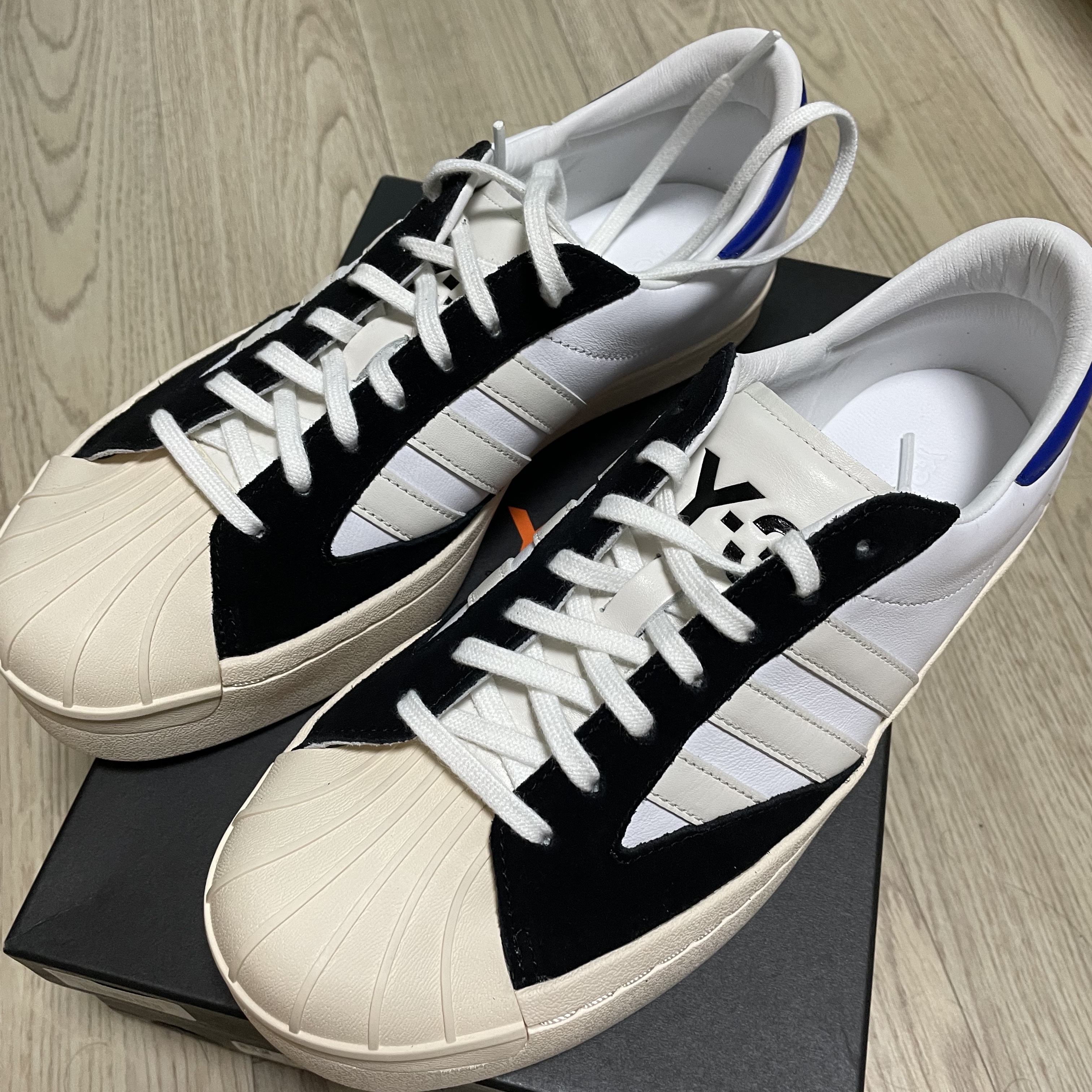 Y-3 Yohji Star Cloud White Bold Blue 착용 스타일 - 3